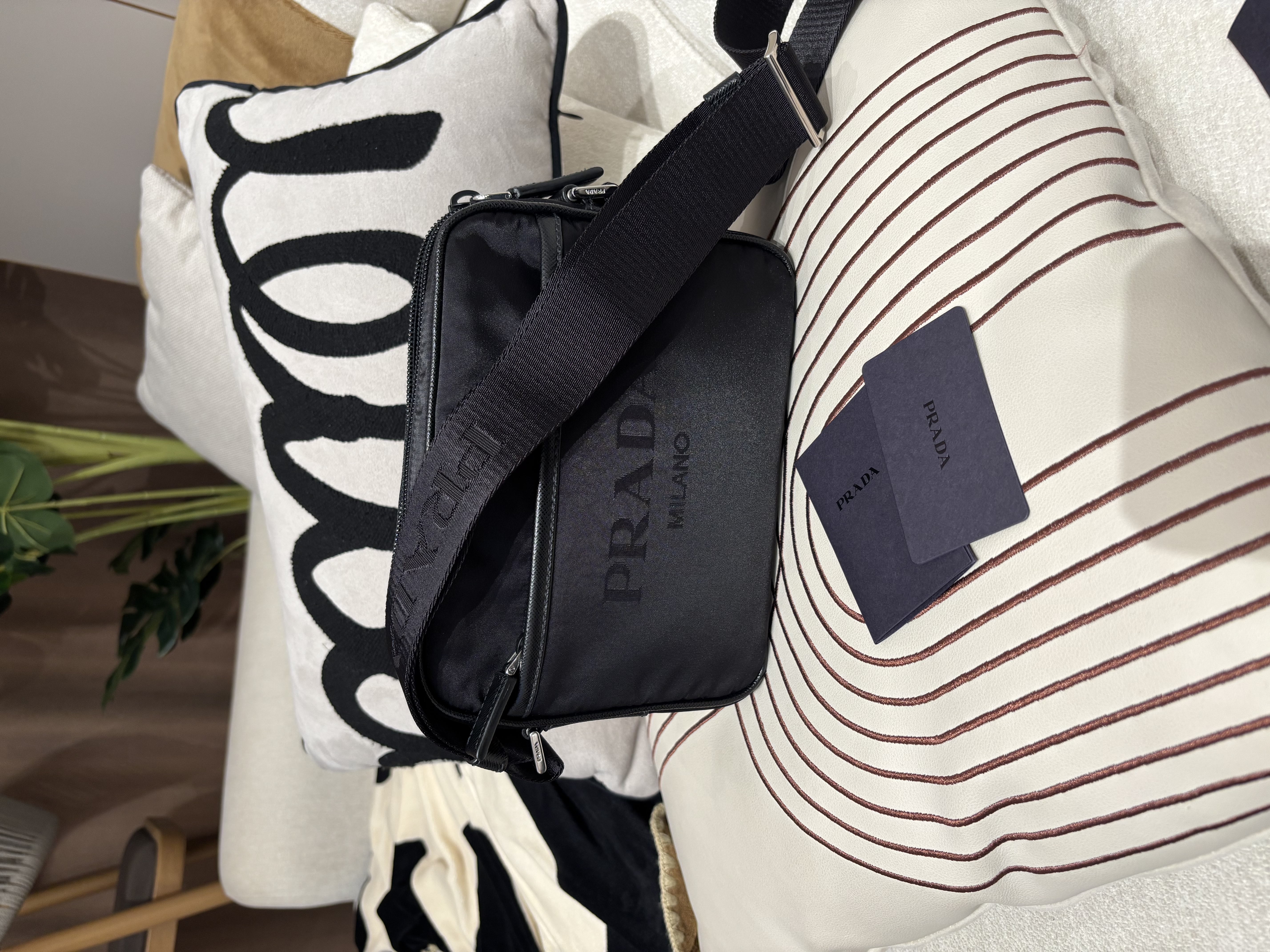全新Prada re-nylon crossbody bag 100%Authentic ,Brand New ✅nfc,booklet✅塵袋