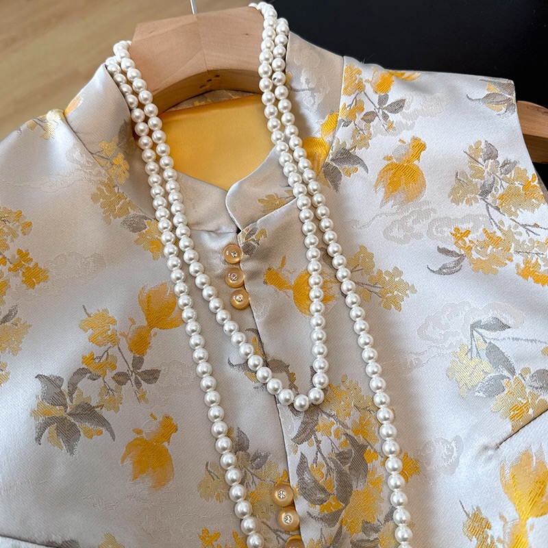 B36(0303) 新中式唐装复古前间隔与边三珠钮金鱼黄马甲上衣