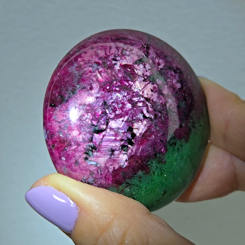 Ruby in zoisite cabochon with intense UV - RBY1