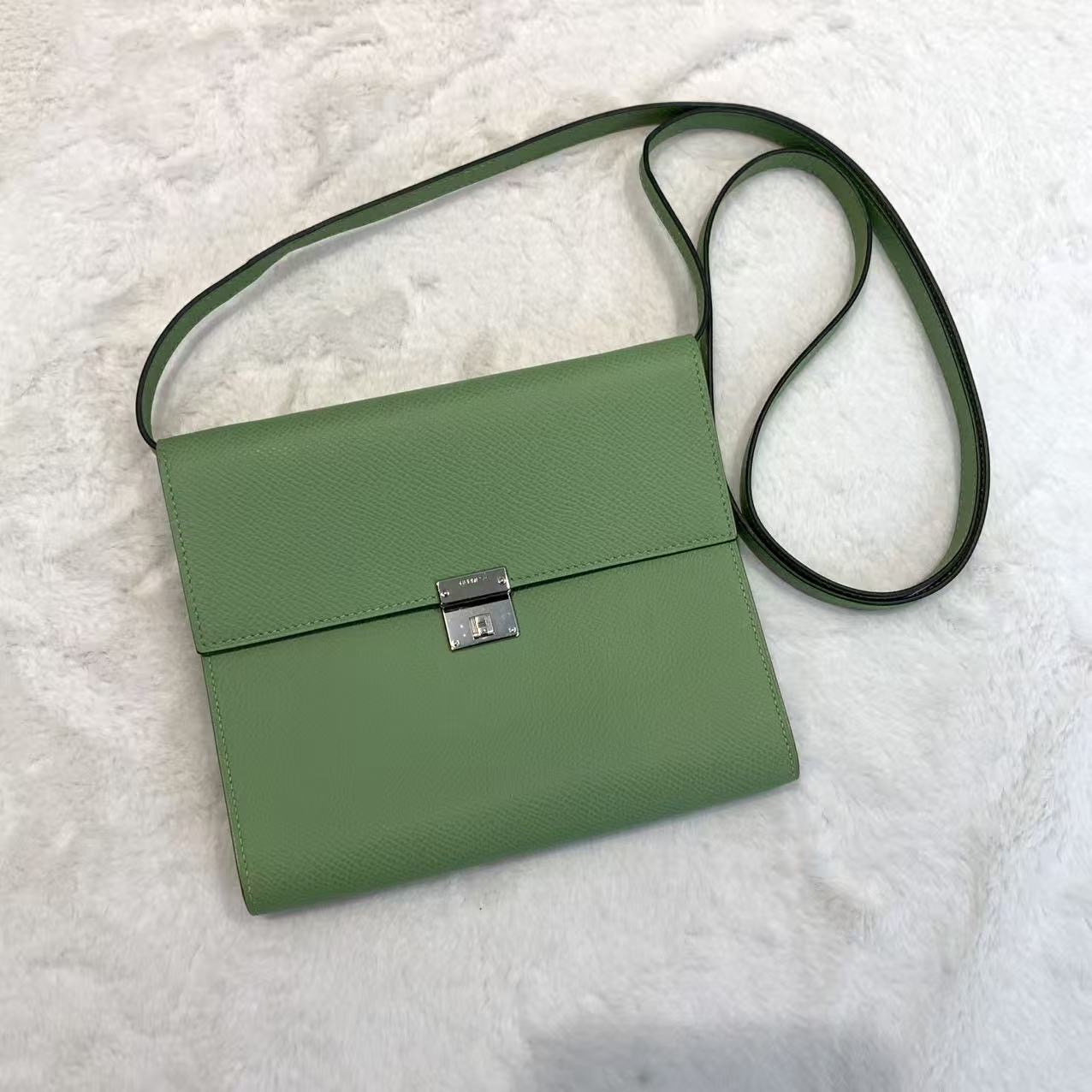HERMES愛馬仕 Clic16  勁靚温柔牛油果綠🥑銀扣 Ep皮 經典款斜孭袋 現貨