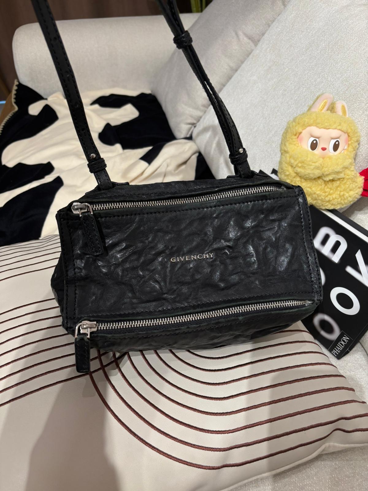 Givenchy Pandora Mini Crossbody Bag 黑色,100%Authentic,80%new