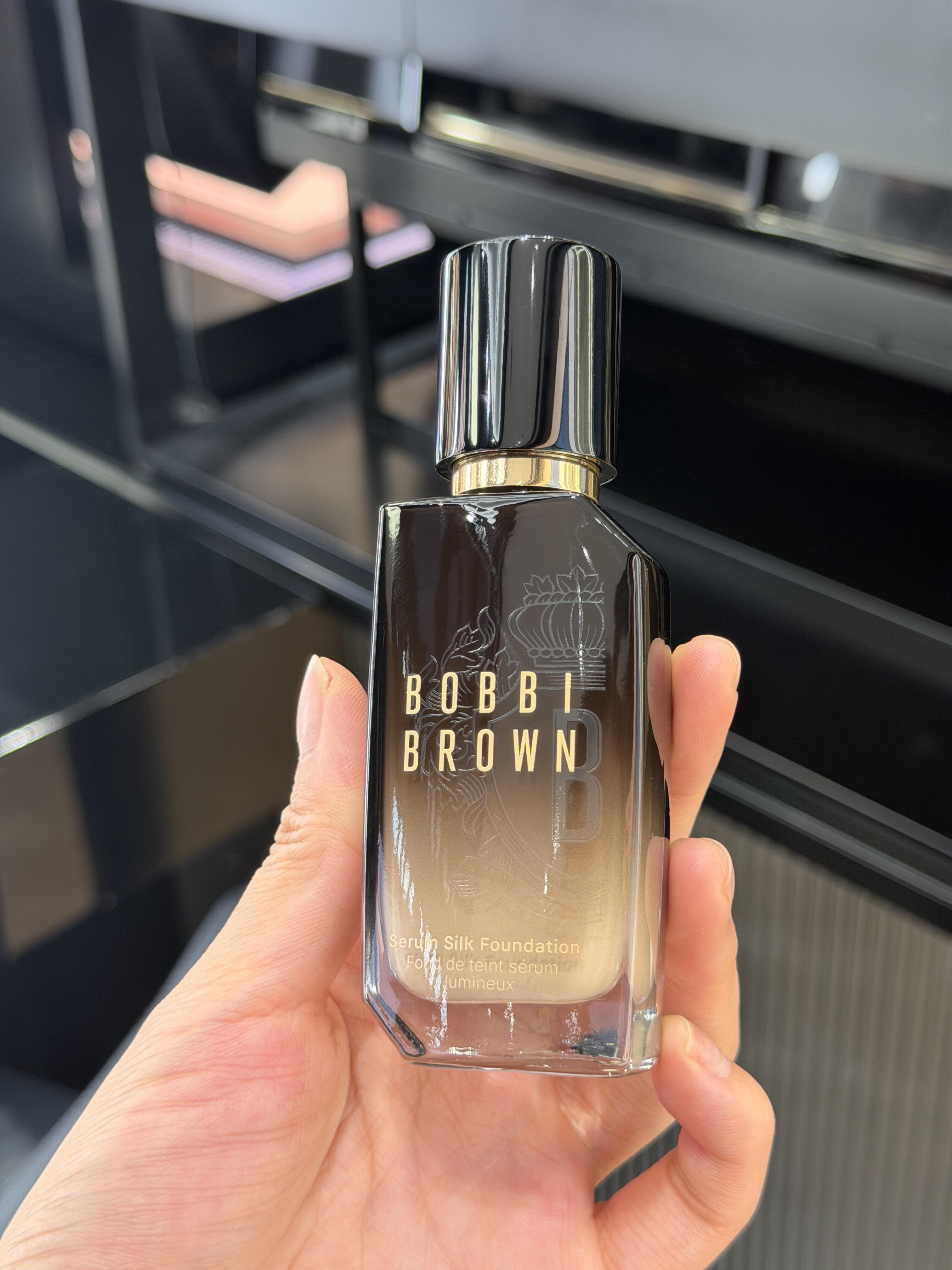 全新升级！第四代 Bobbi Brown 新版 蟲草 精華緞光養膚粉底液 Serum Silk Foundation 30ml