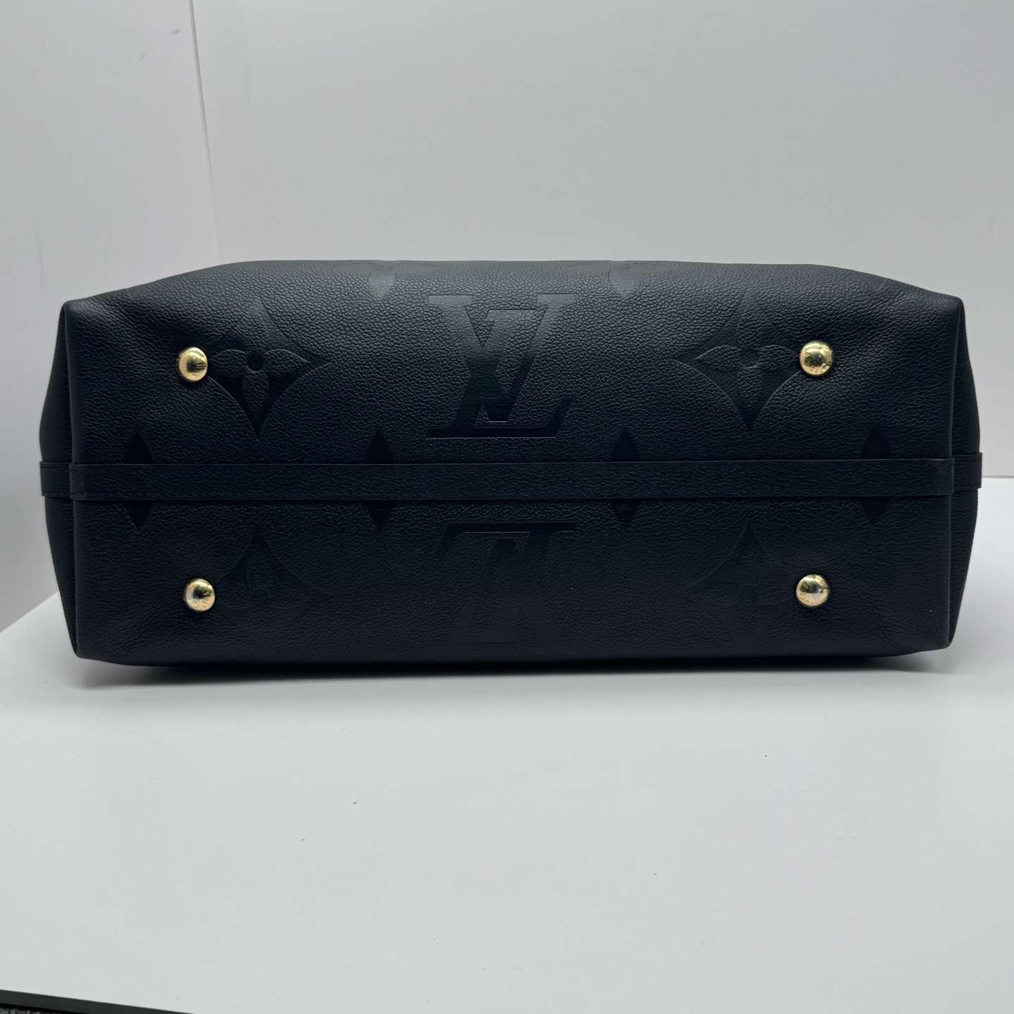 Pre-Owned LV Carryall / Product Code: 26040717