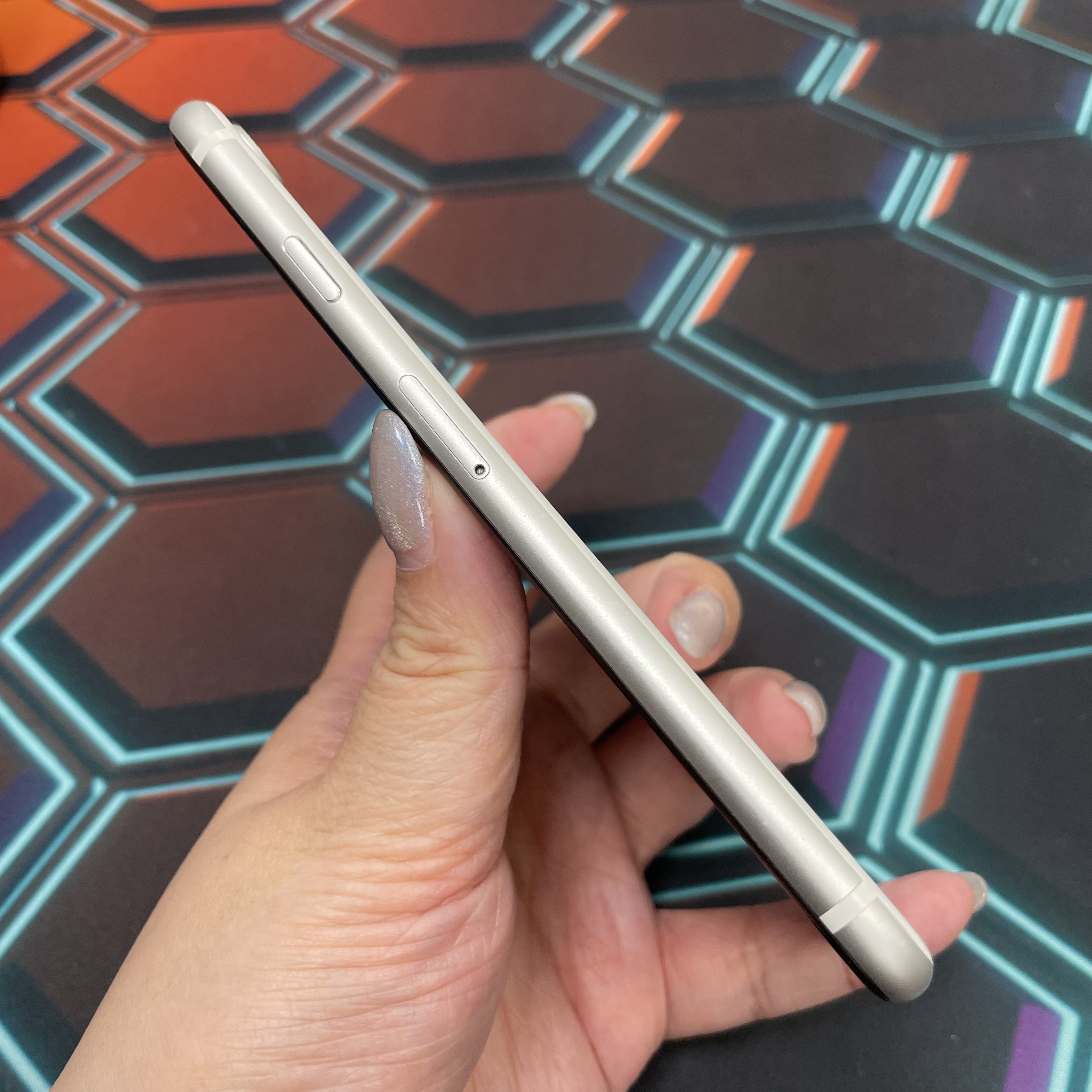 *7047 SE 2 勁靚機 128GB 電71 白色 white