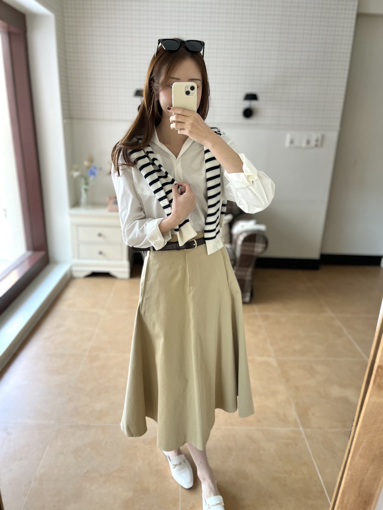 The Signature Flare Skirt (Beige)