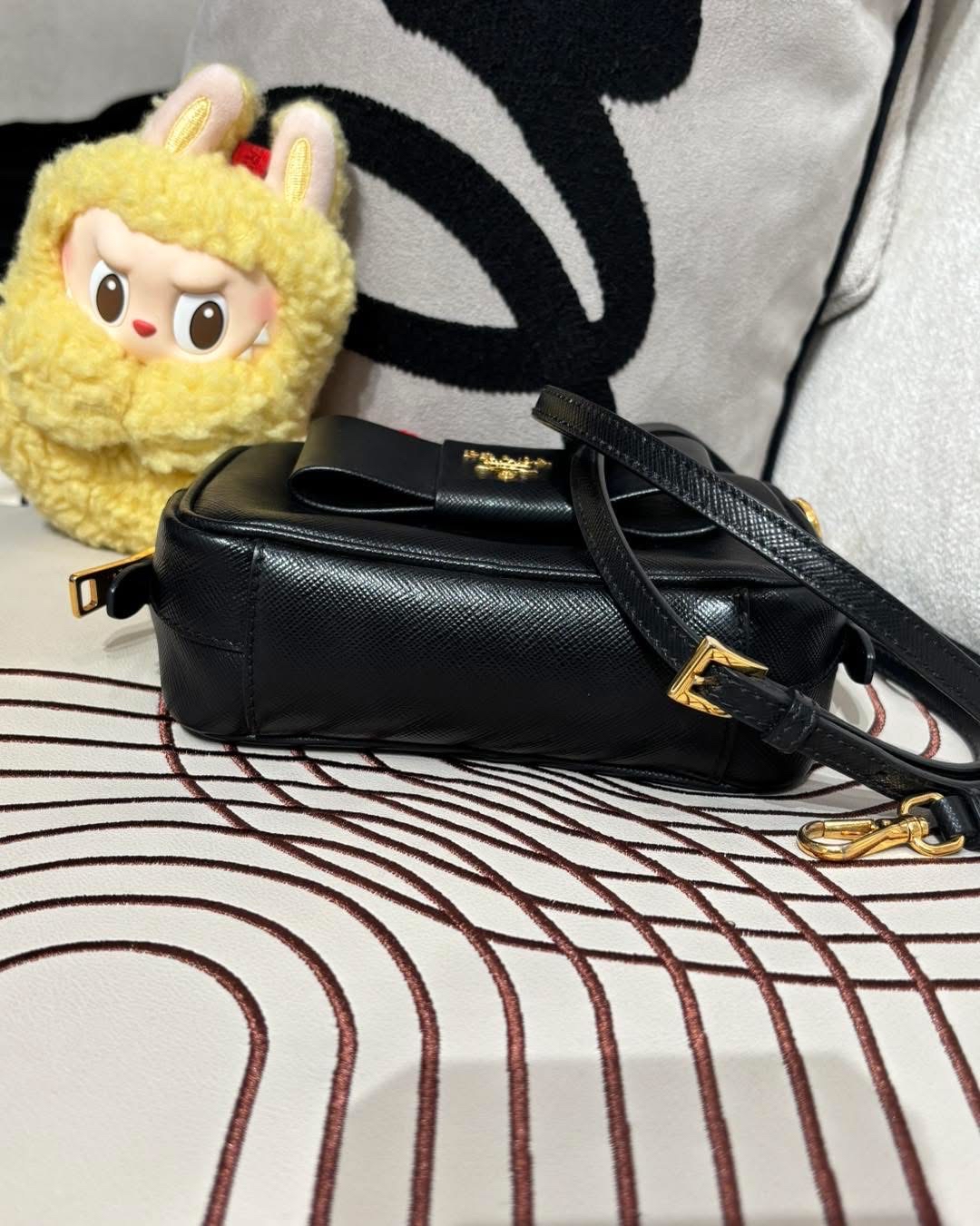 Prada Camera Bag 黑色牛皮斜孭袋100%Authentic, 95%New 
