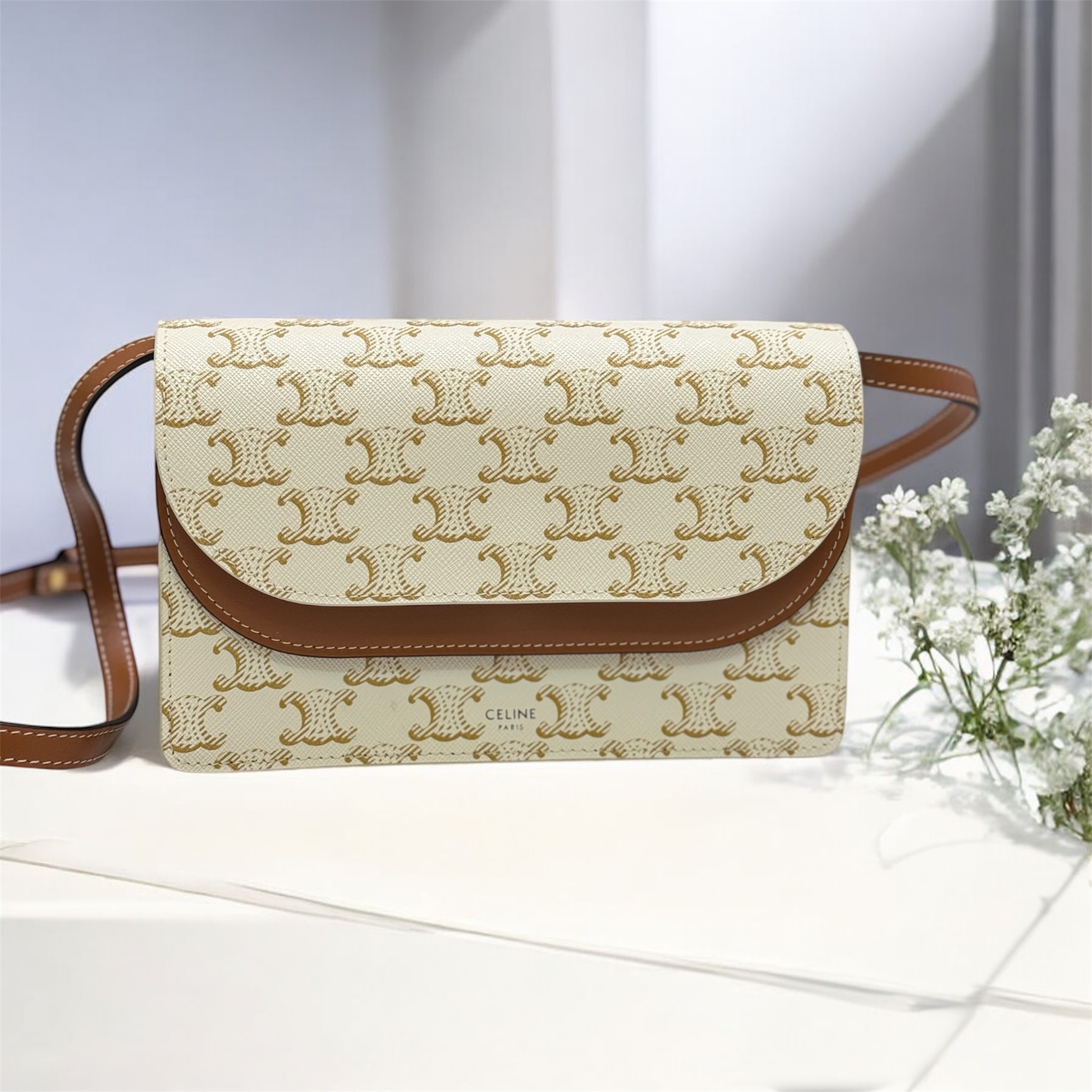 95%New Celine Triomphe in Canvas WOC 風琴款