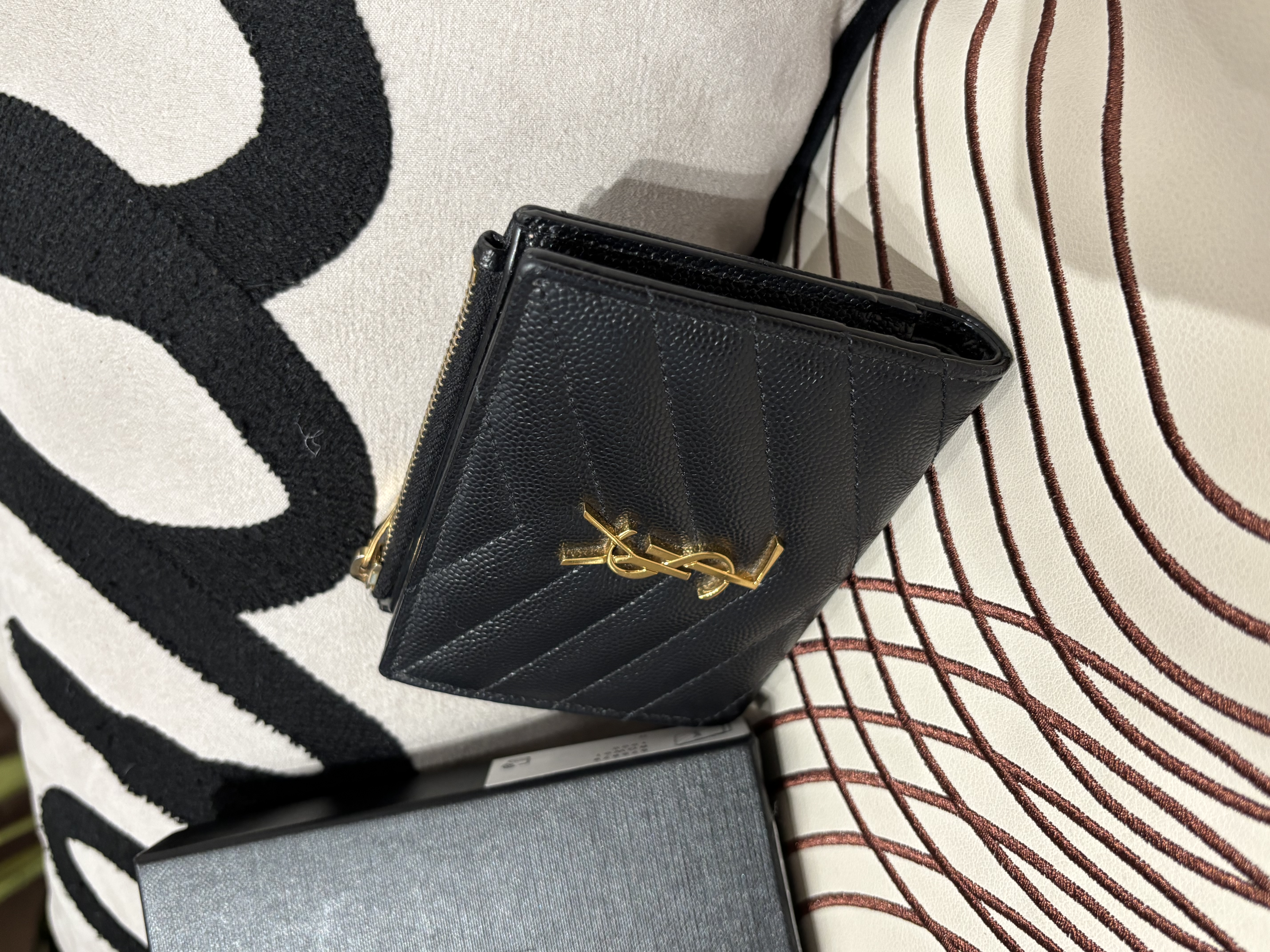 Ysl wallet 黑色魚子醬牛皮金扣 100%Authentic ,98%new✅收據副本✅盒