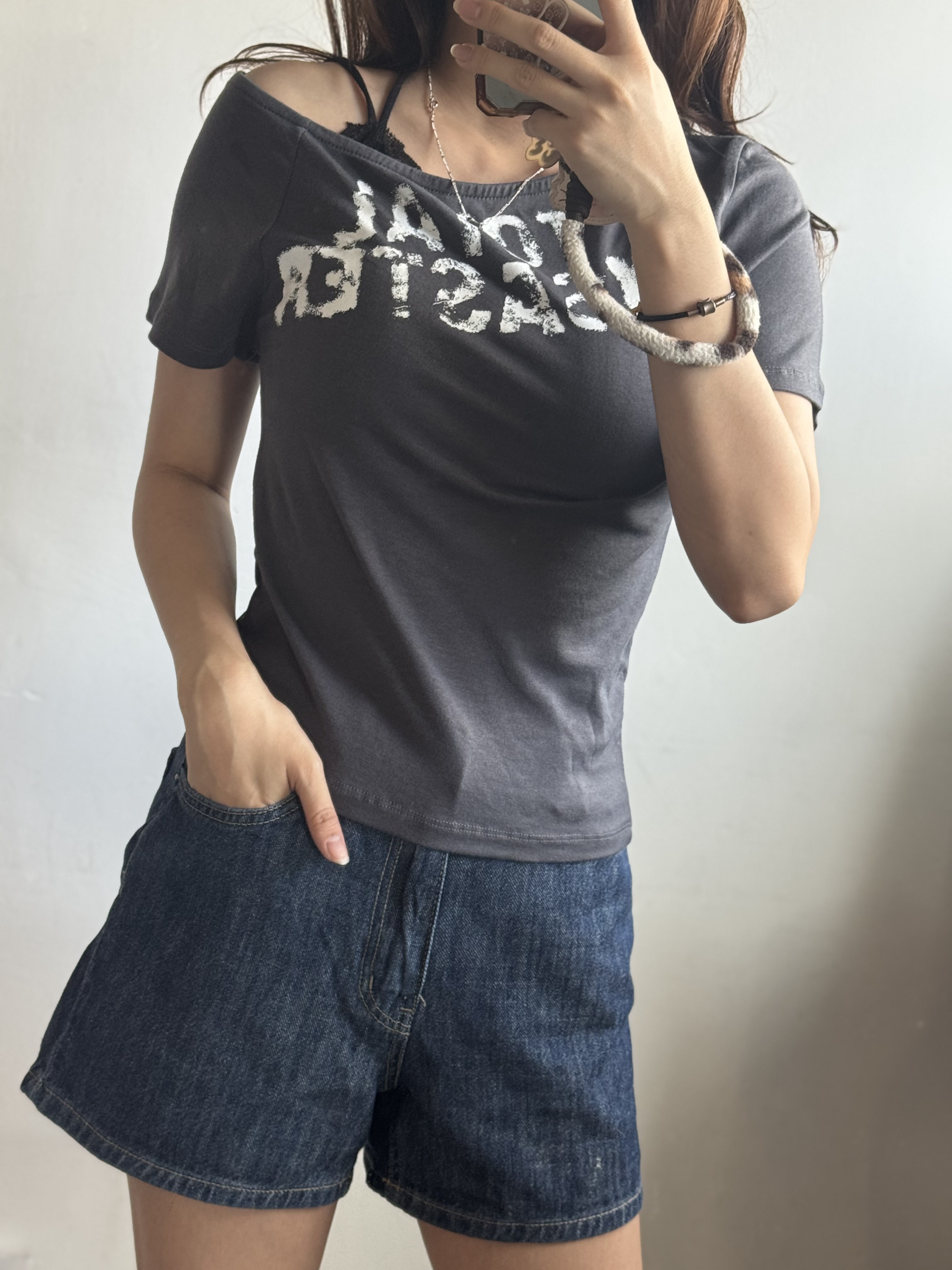 特價 斜膊英文字fit size top
