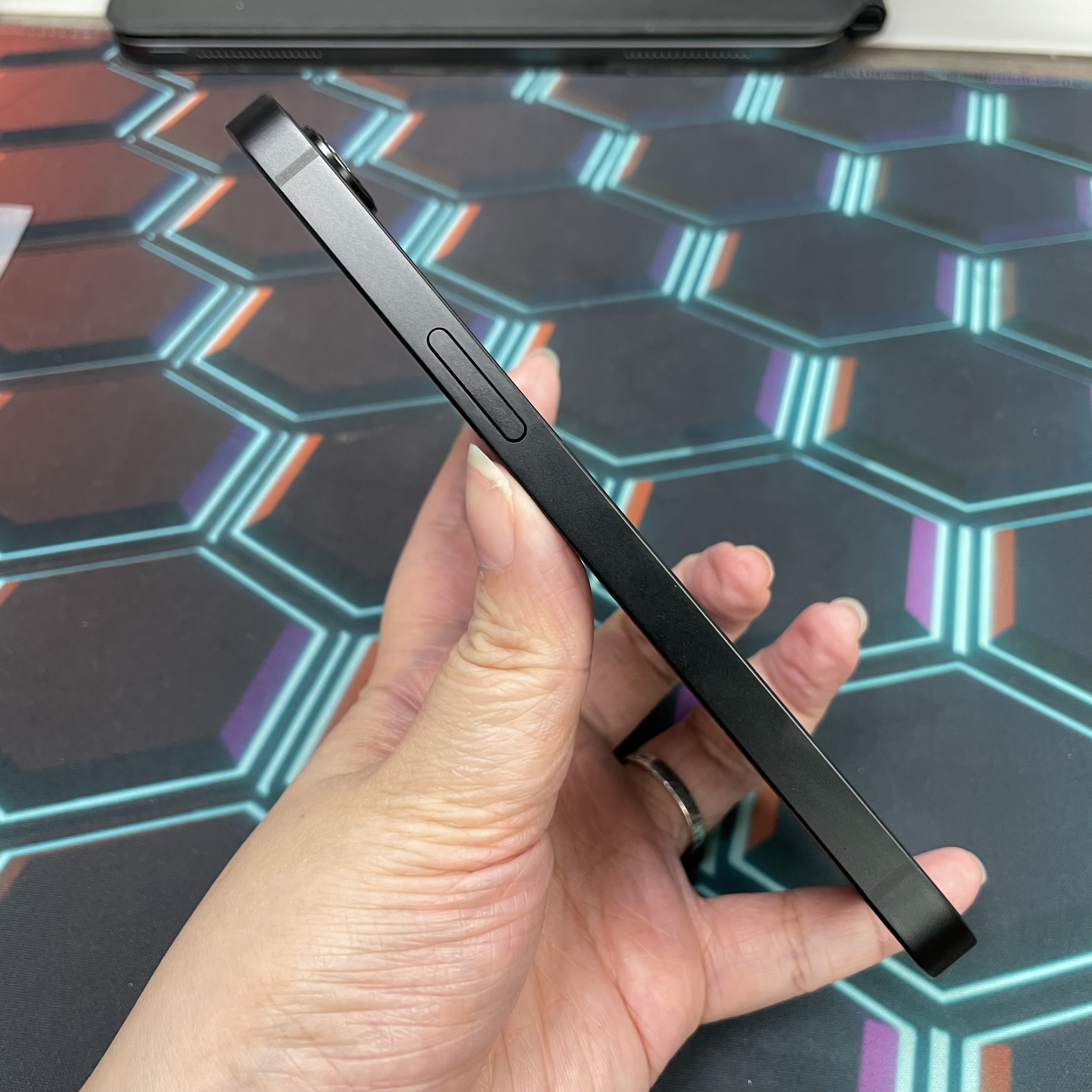 *8127 17e 未使用品 256GB 電100 黑色 black