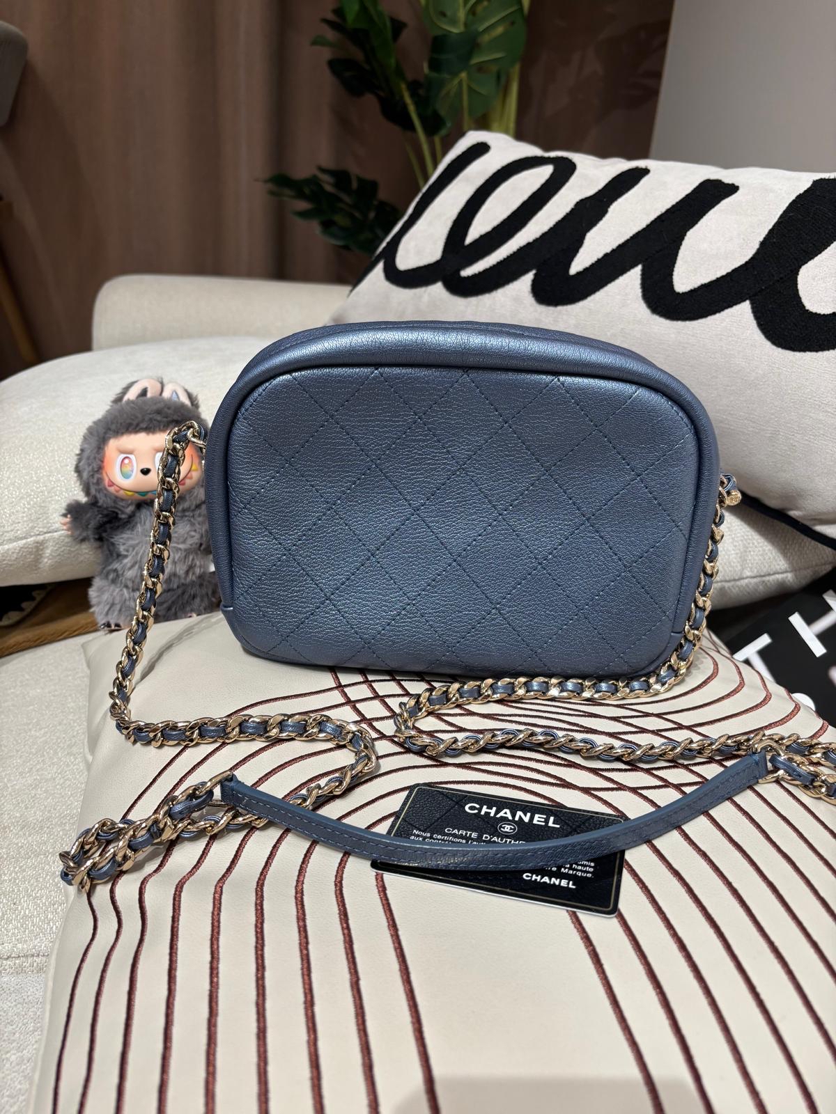 Chanel camera bag calfskin  100%Authentic,98%new ✅CARD ✅dust bag 