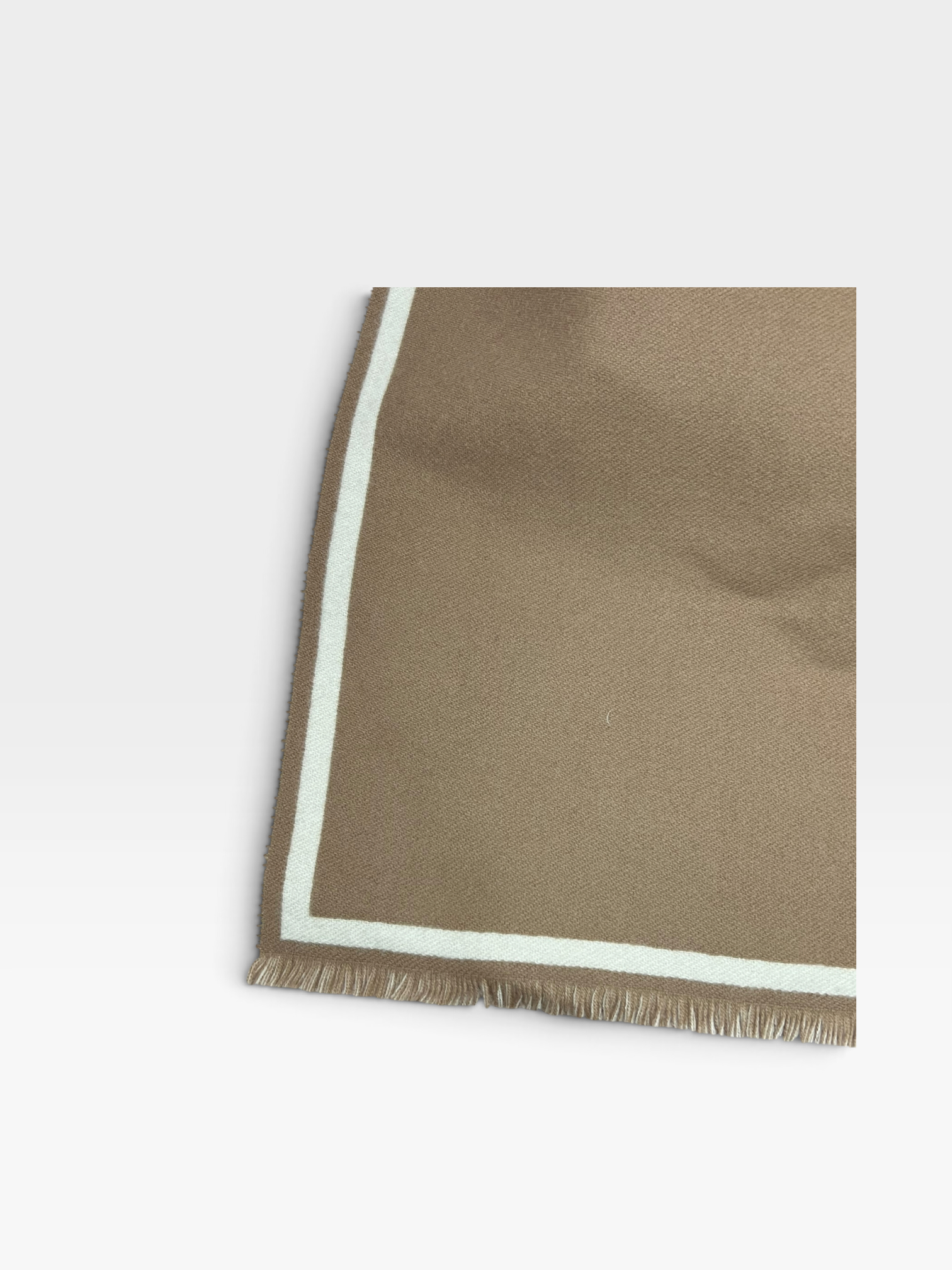 Pre-Owned CHANEL Cashmere CC Fringe Stole Beige White / Product Code: 090201