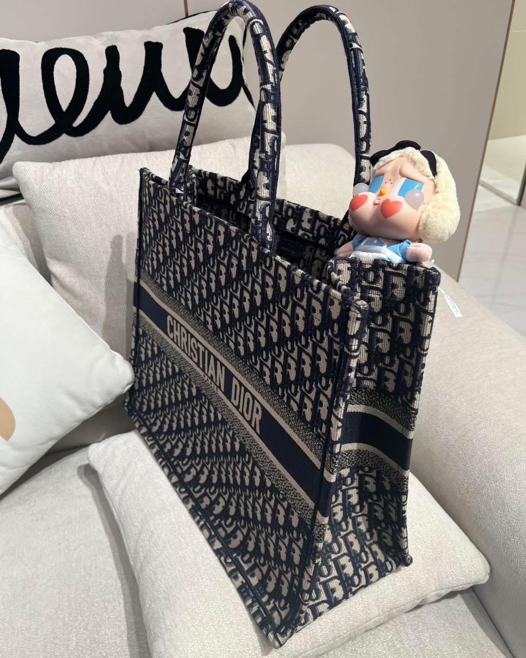 Dior book tote large  100%Authentic,98%new✅dust bag