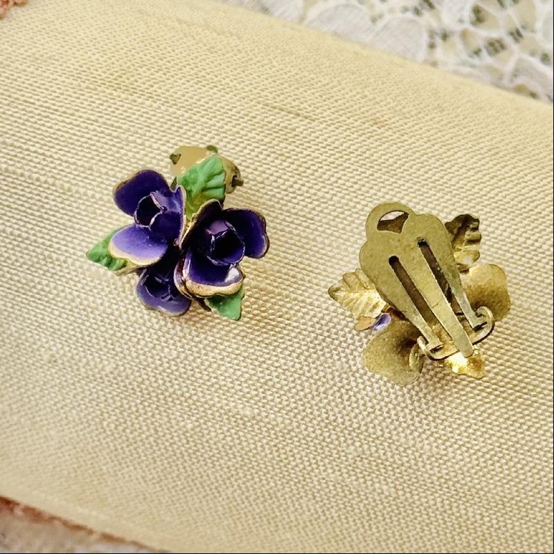 Vintage 1950s Made in Austria Hand-painted Cluster Flower Clip Earrings (MW265)