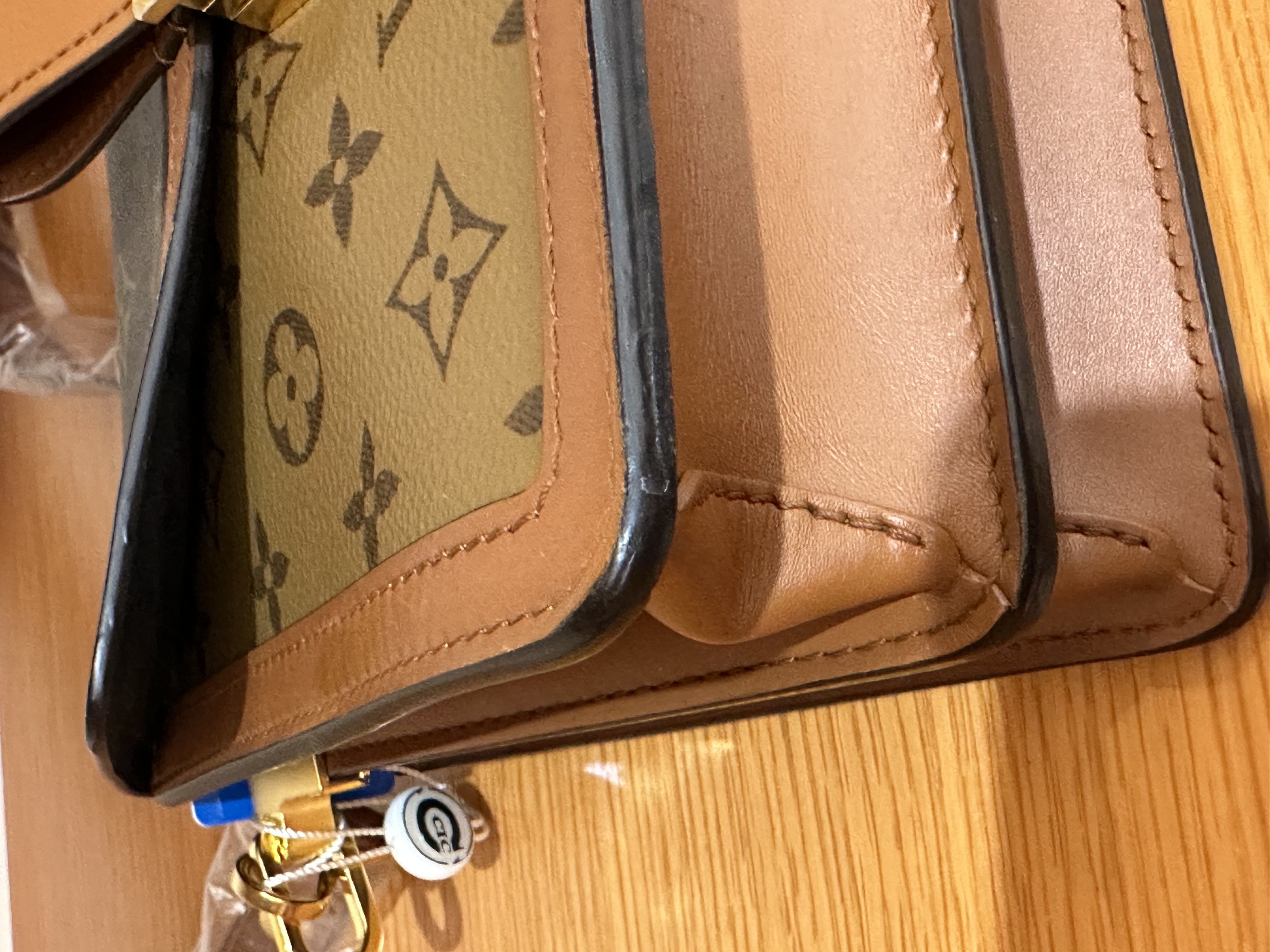 直播貨品 |  [1個-$100 2個-$300］HH22