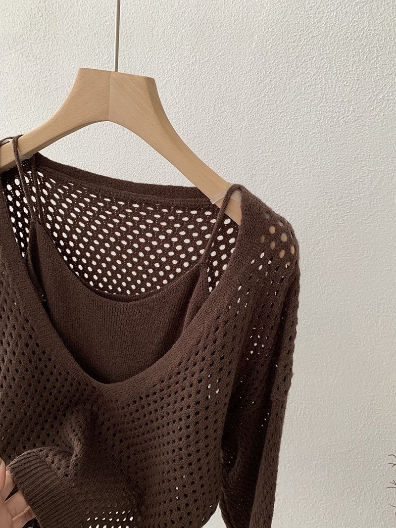 吊带修身针织打底+镂空休闲长袖V领毛衣两件套