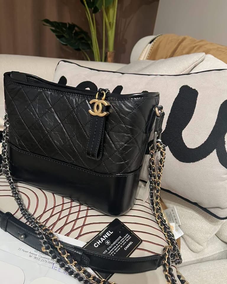 Chanel Gabrielle hobo new medium AS1521 Noir 100%Authentic ,98%new ✅專門店收據✅30card✅dust bag ✅盒
