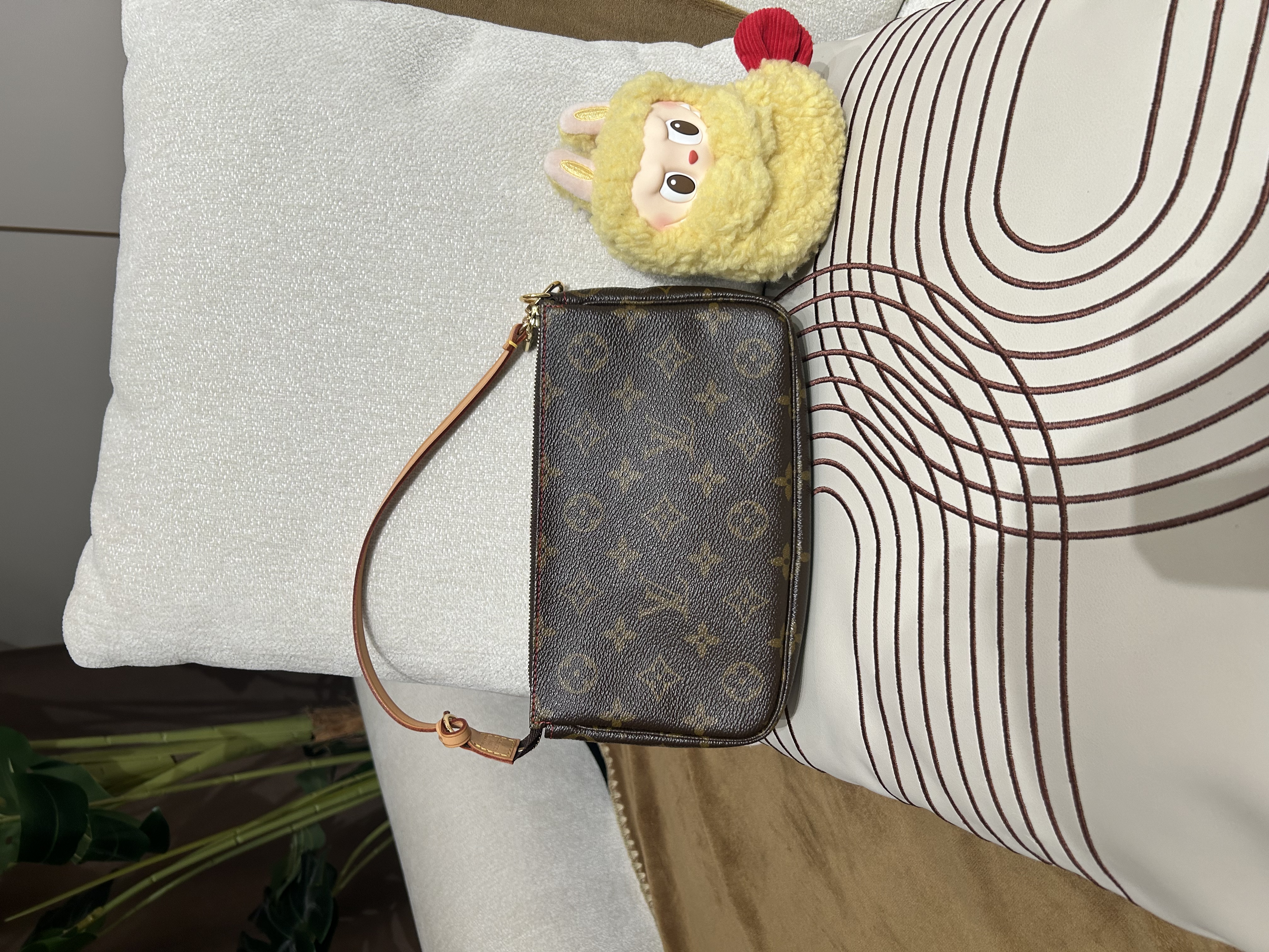 Lv Takashi Murakami Monogram Cherry Pochette Accessoires 單肩包（limited edition ） 100%Authentic, 98%New ✅Dust bag ✅Box