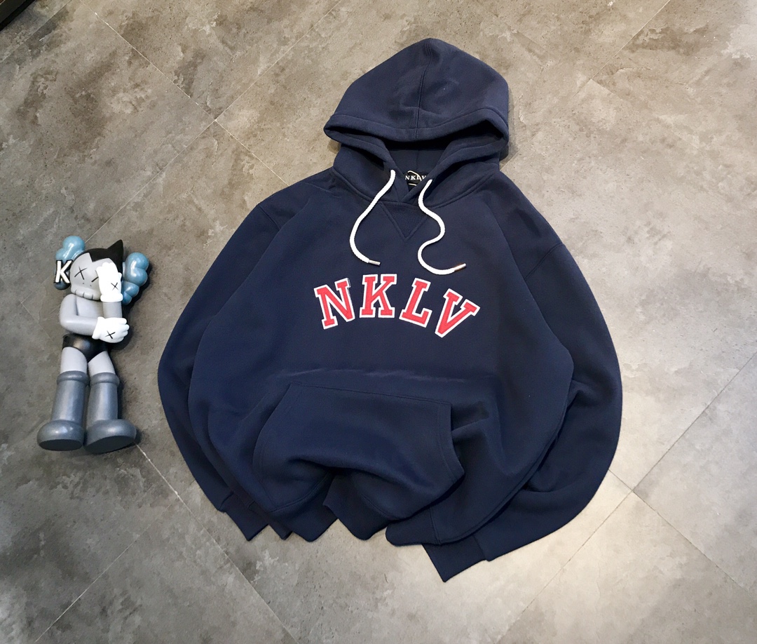 NKLV 立體字母貼布繡加絨連帽衛衣