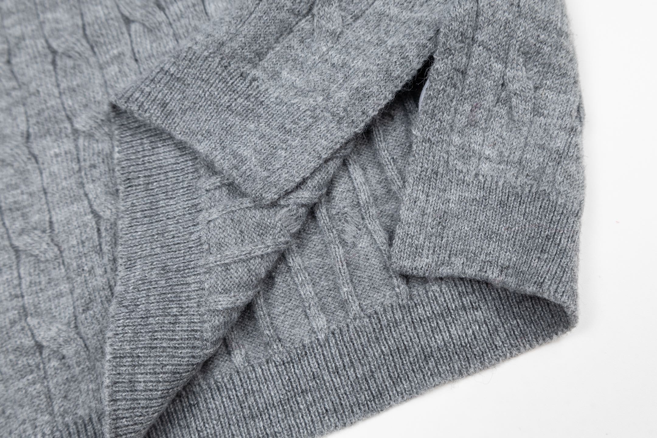 Mardi Mercredi Flower Embroidery Cable Short Sleeve Knit