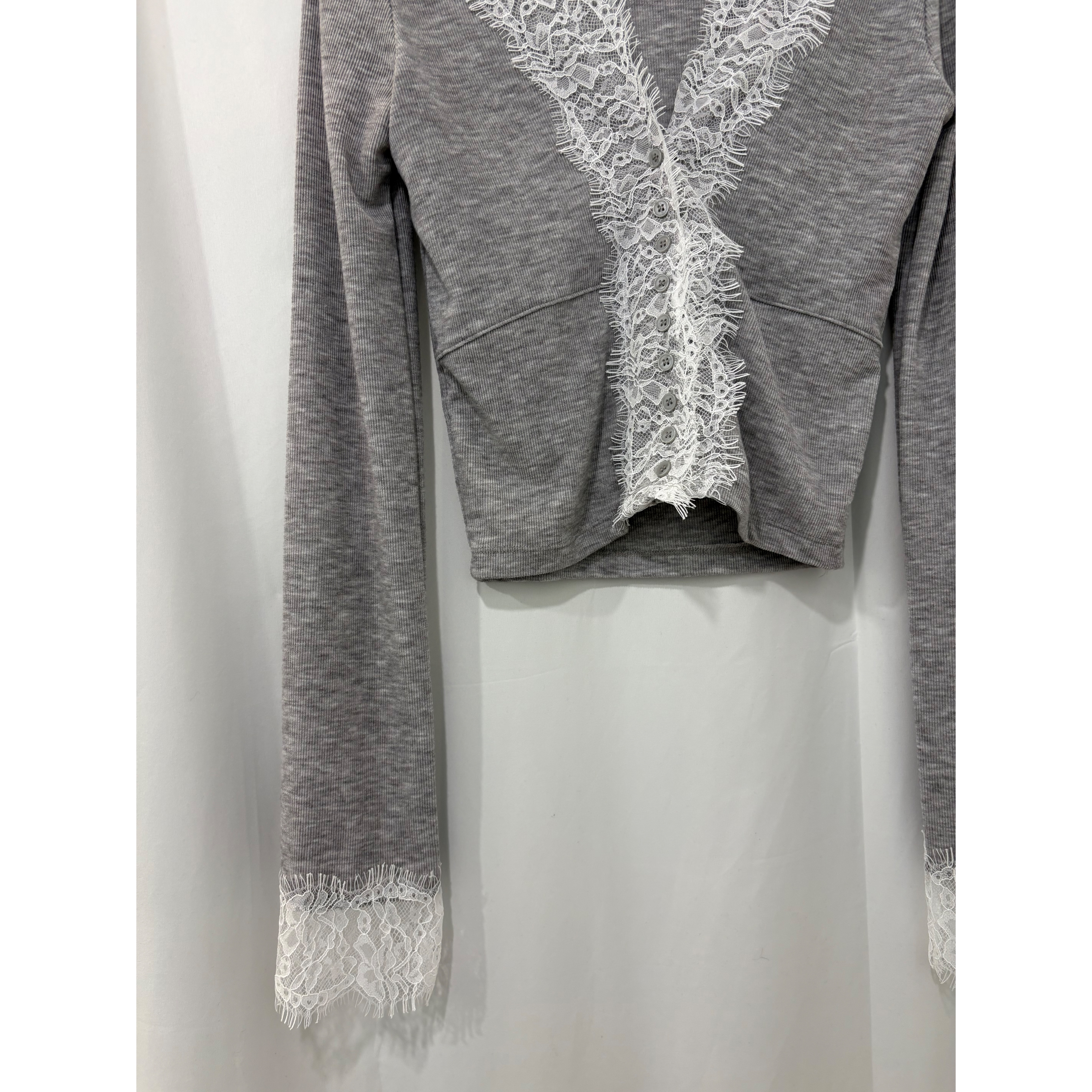 新品價9月20截單🪽2609F《LACE NECK SLEEVES CROP》