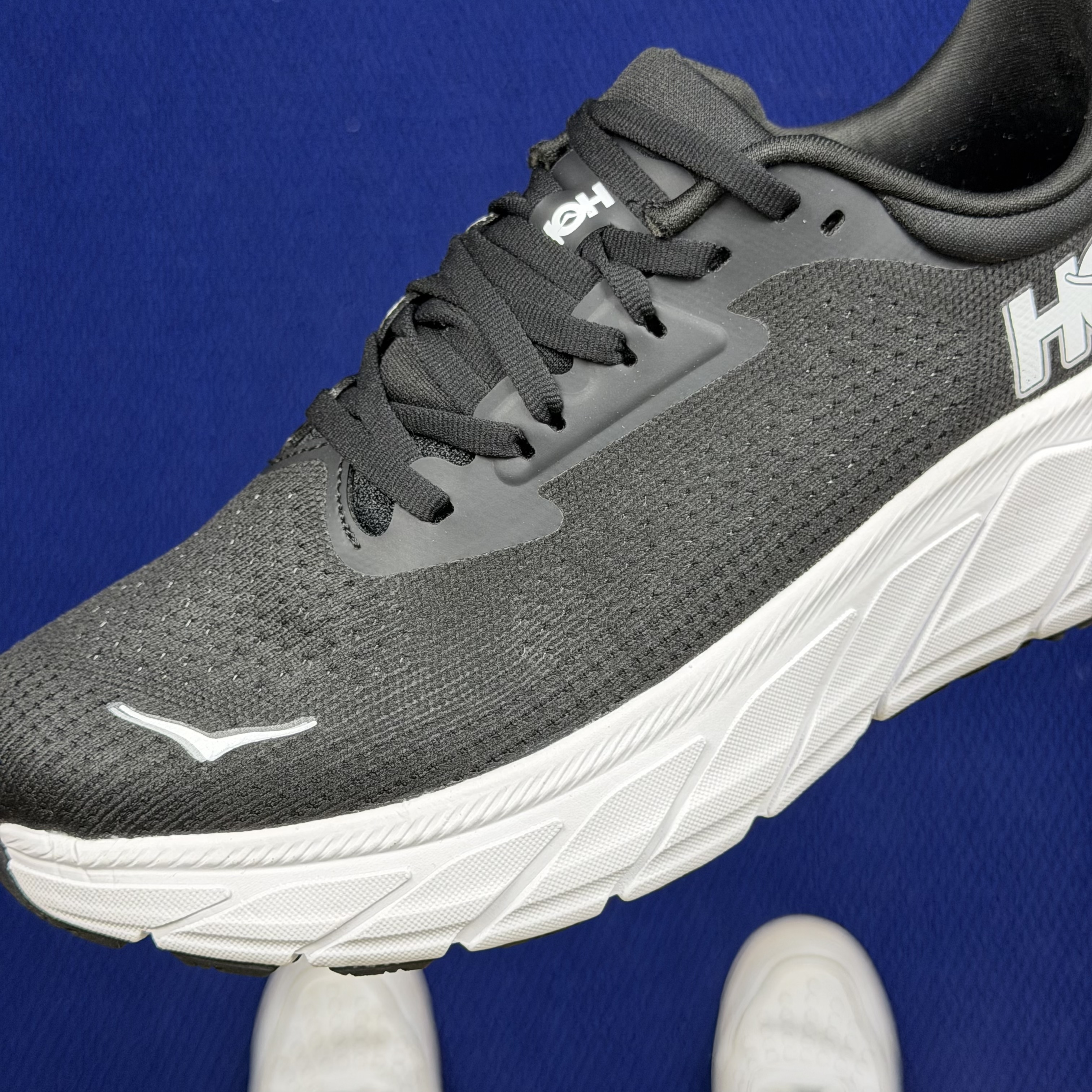 Hoka One One Arahi 7