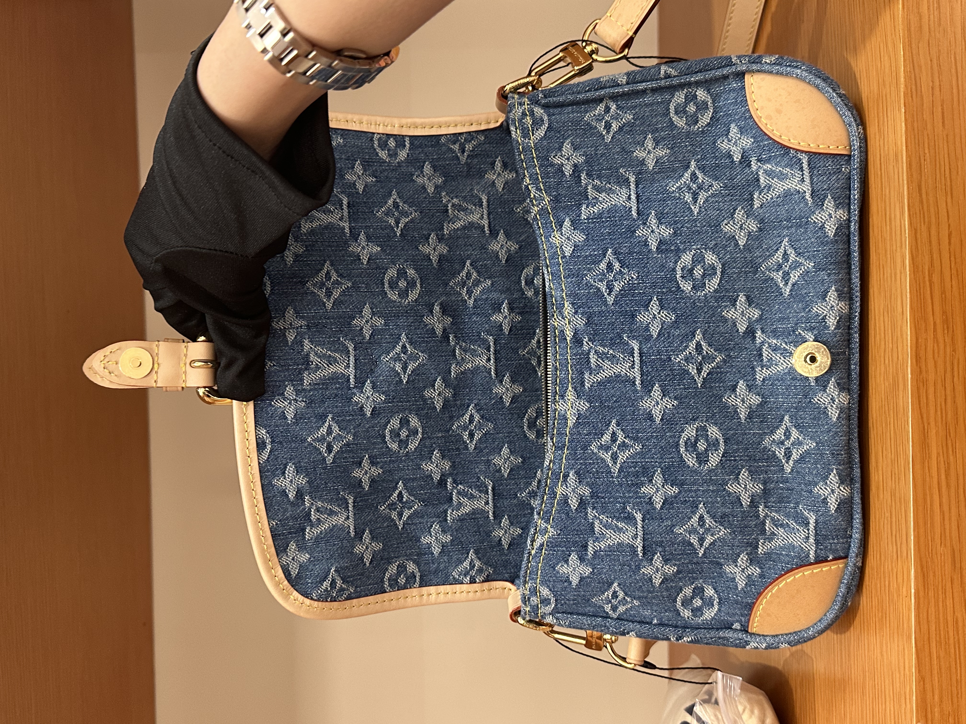 直播貨品 |  [1個-$100 2個-$300］HH36