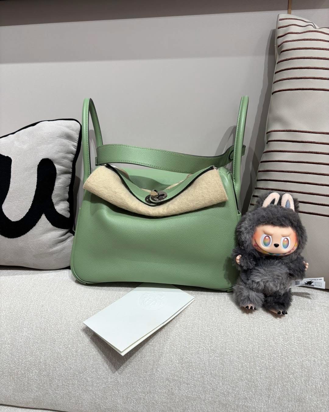 Hermes Lindy 26,STAMP Z Vert criquet  ,100%Authentic,98%new ✅專門店收據✅dust bag✅box