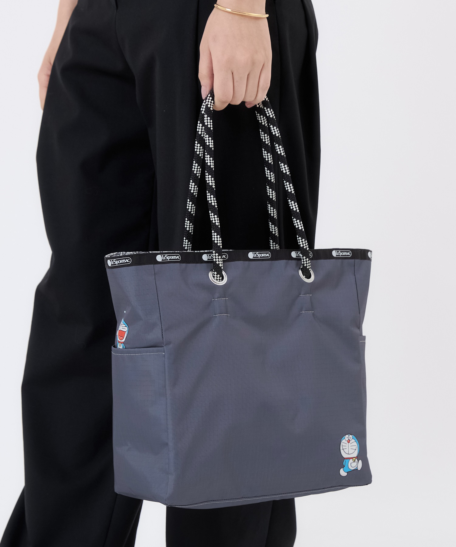 [訂購] [日本直送] 💙 LeSportsac「DORAEMON ML 2 WAY TOTE」 📏 尺寸/內容：高約30cm｜闊約29cm｜厚約11cm｜闊約35cm {TF260814}