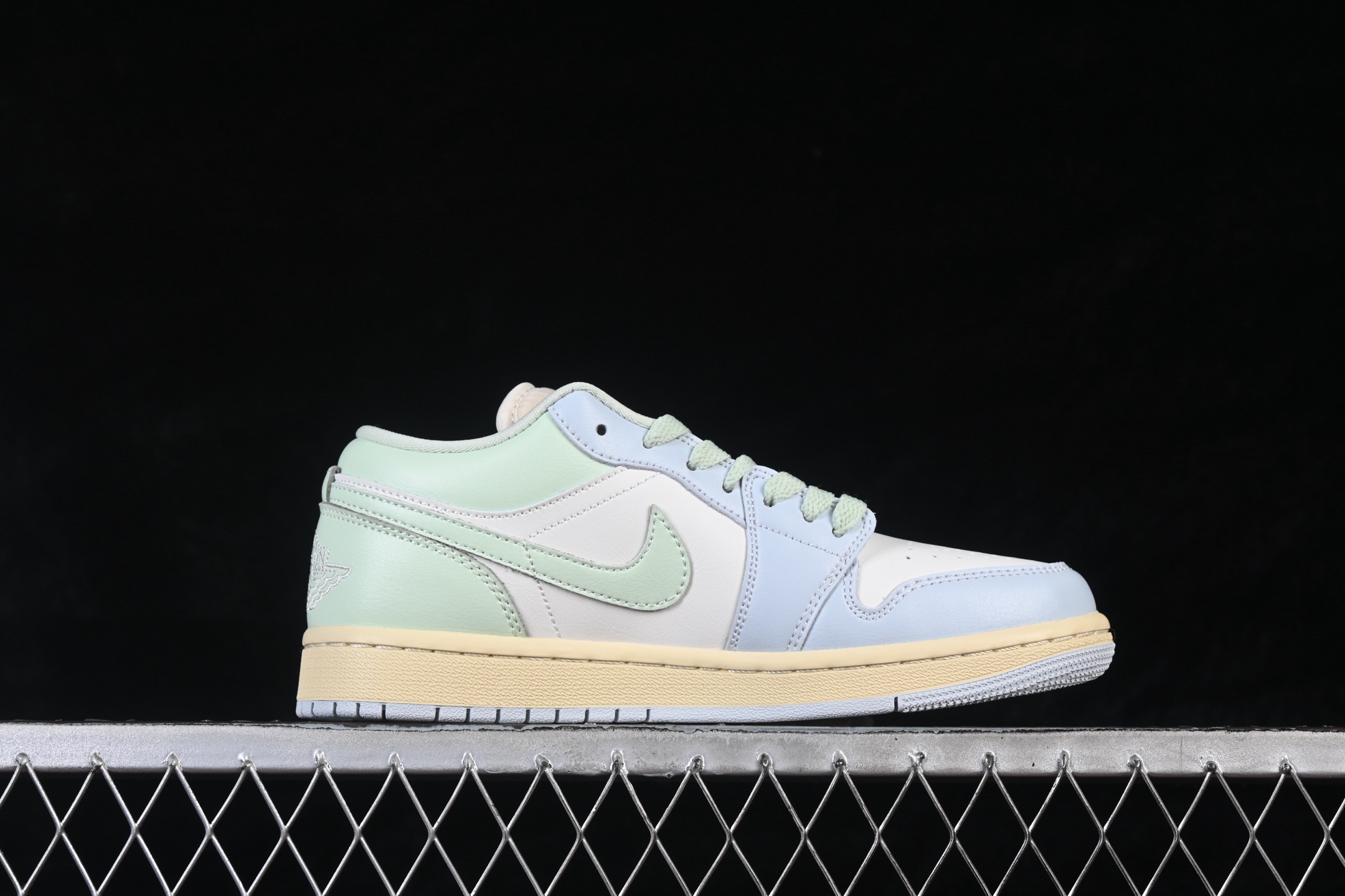 Nike Air Jordan 1 Low SE DC0774-108