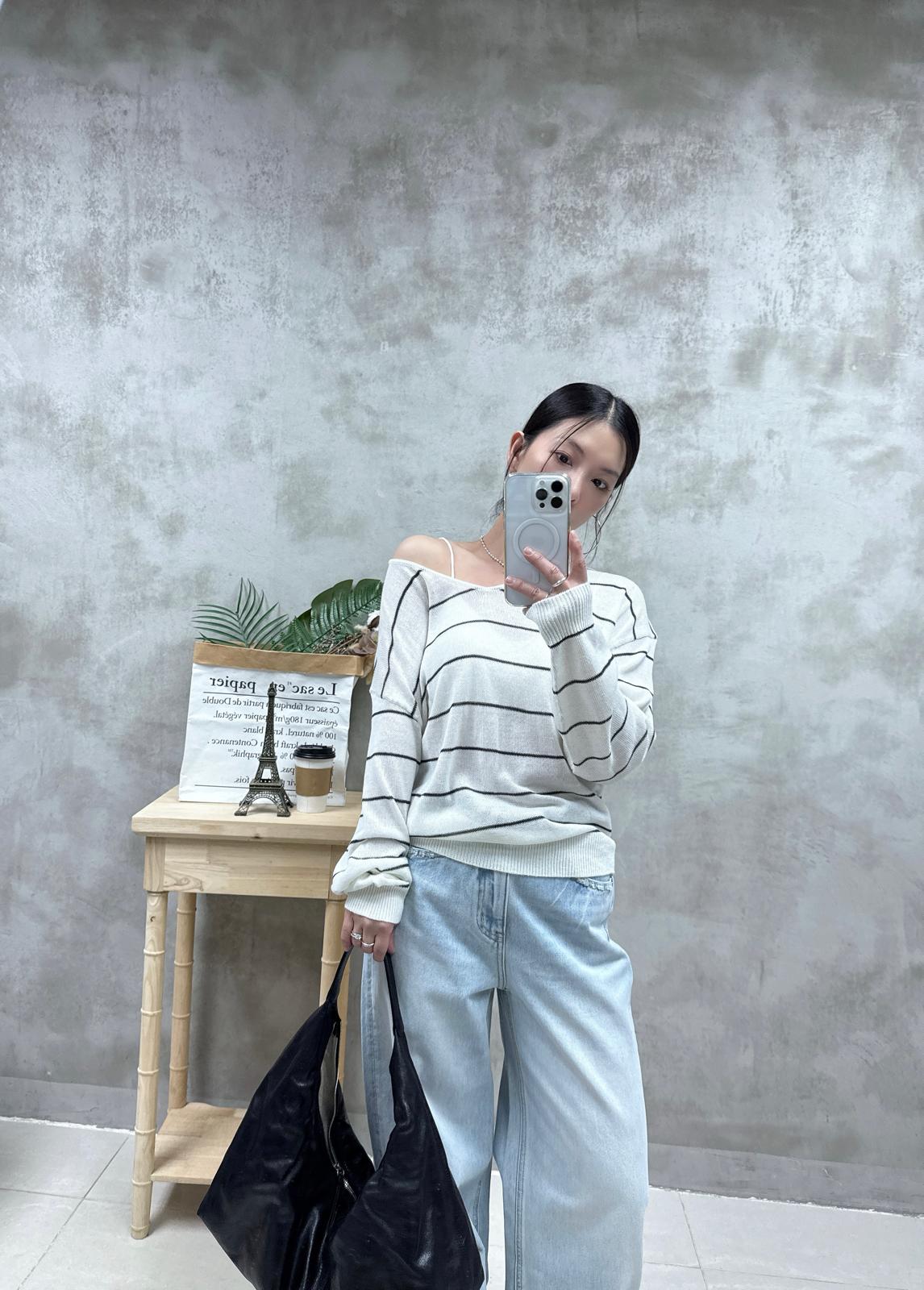 D07 V領橫間薄線Top