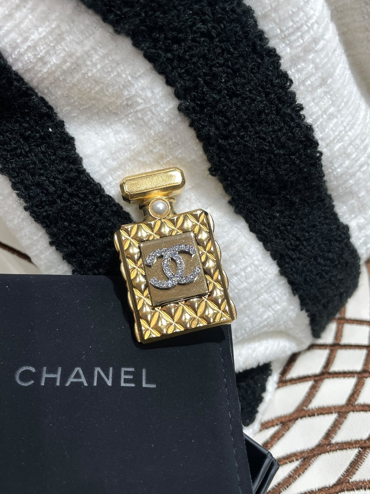 Chanel Brooch 金色香水瓶閃石心口針  100%Authentic, 99%new✅Dust bag✅Box