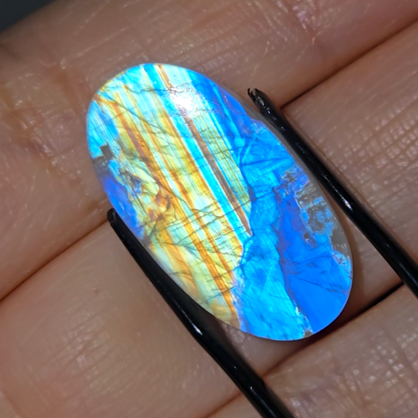Gem-grade rainbow moonstone from India - MS1