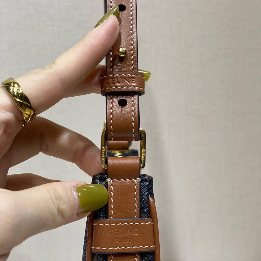 🔥大货实拍图 𝗖𝗘𝗟𝗜𝗡𝗘♥𝗖𝗔𝗡𝗩𝗔𝗦 𝗠𝗜𝗡𝗜 𝗔𝗩𝗔 腋下包鼻祖AVA出迷你款啦，简直可爱炸了！型号：10I602 尺寸：16*8.5*4cm