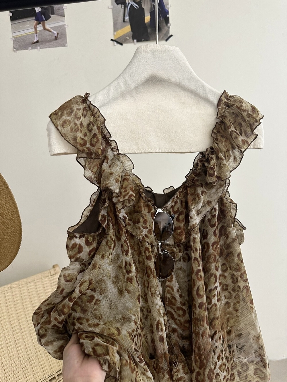 豹纹挂脖上衣 Leopard print halter top 