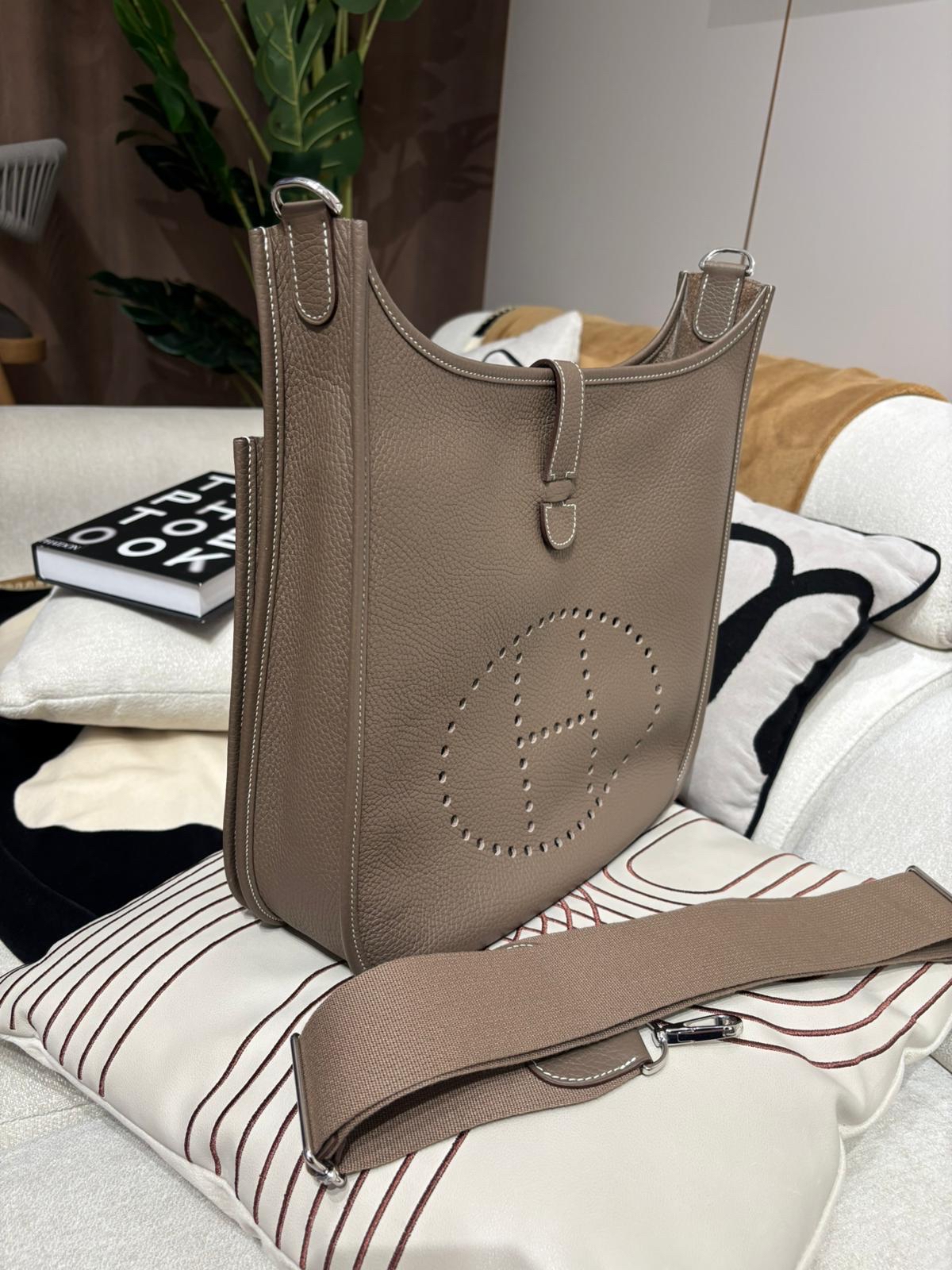 Hermes Evelyne 33,etoupe ,STAMP B,大象灰銀扣 100%Authentic ,98%new ✅內袋✅肩帶✅塵袋✅BOX