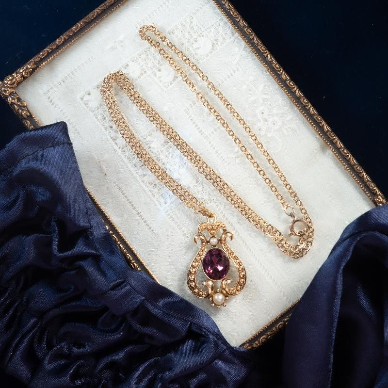 C.a. 1970s Avon Victorian Revival Amethyst Purple Rhinestone and Faux Pearl Necklace (MT1118)