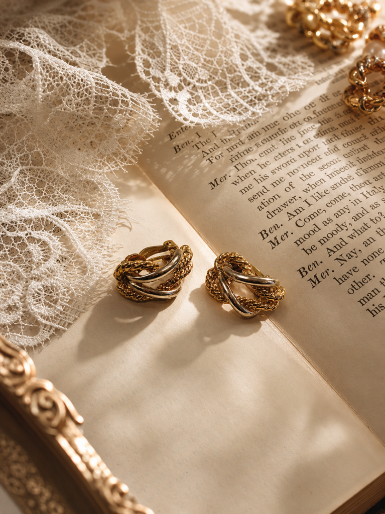 黄金時代的迴響 ∙ 西洋古董浮雕與金屬流光耳環系列 Echoes of the Golden Age ∙ Vintage Gilded Relief & Statement Earring Collection