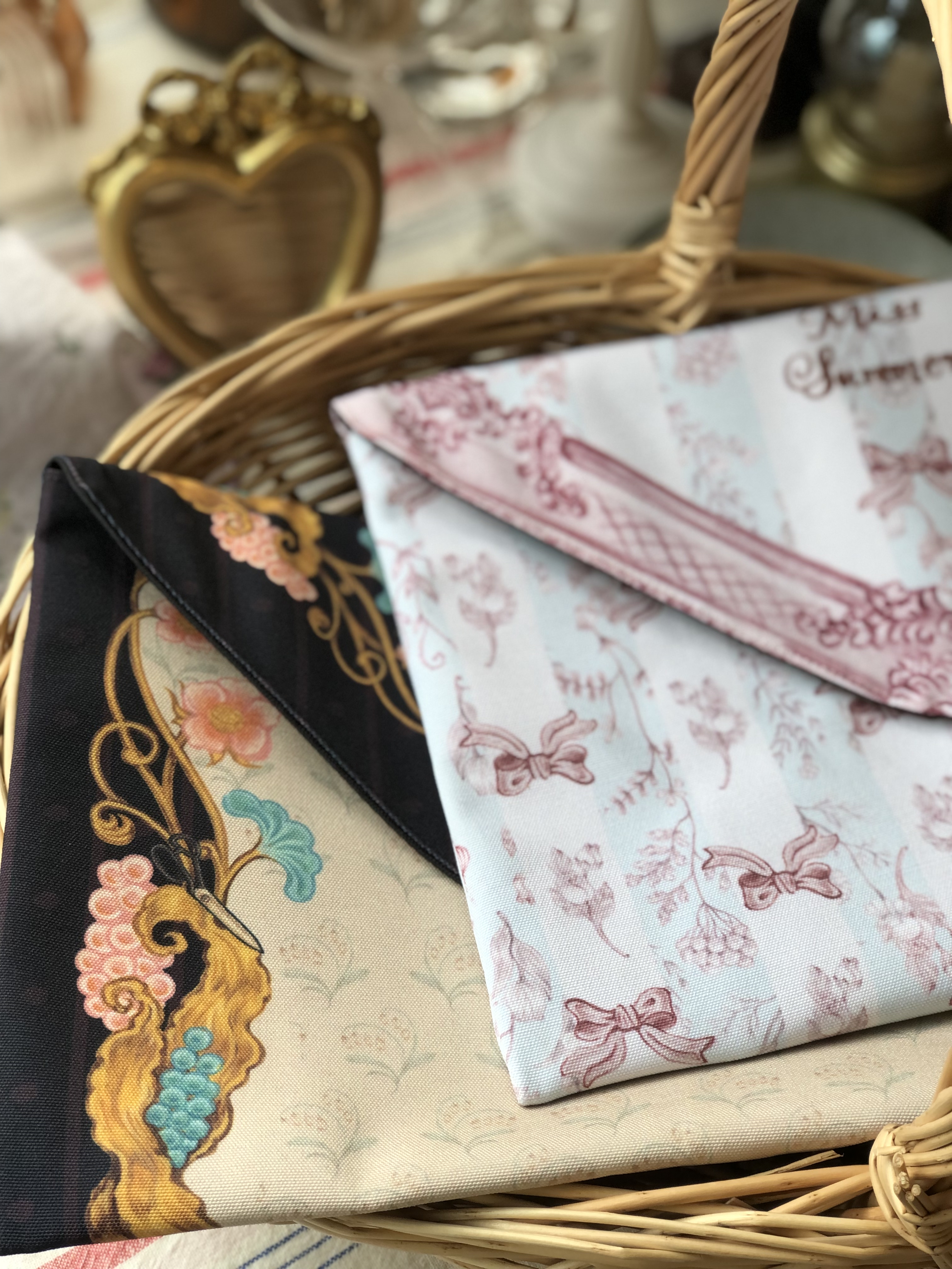 Miss Summer envelope clutch