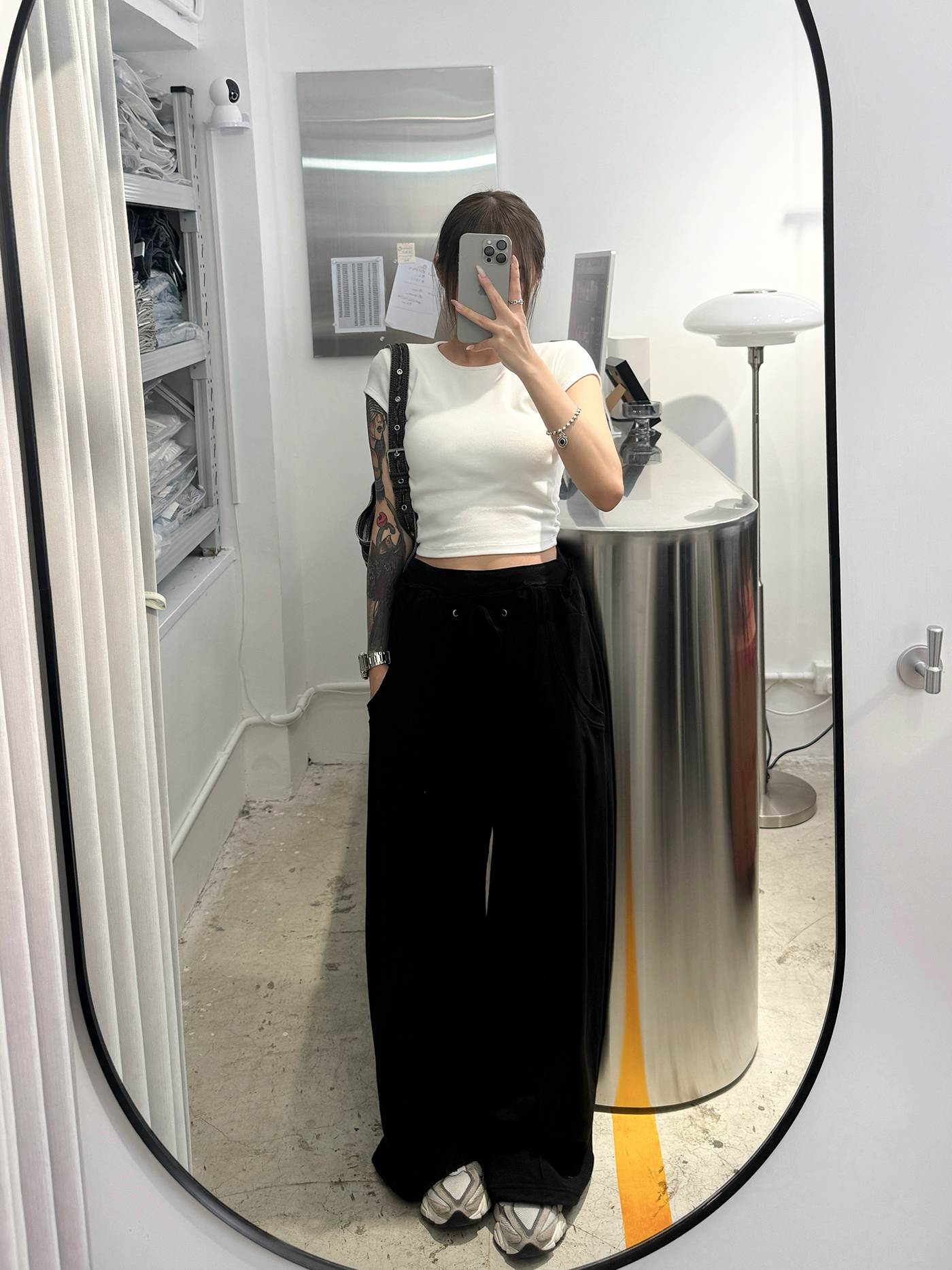 𝐑𝐚𝐰 𝐞𝐝𝐠𝐞 𝐥𝐚𝐲𝐞𝐫𝐞𝐝 𝐰𝐢𝐝𝐞 𝐥𝐞𝐠 𝐬𝐰𝐞𝐚𝐭𝐩𝐚𝐧𝐭𝐬