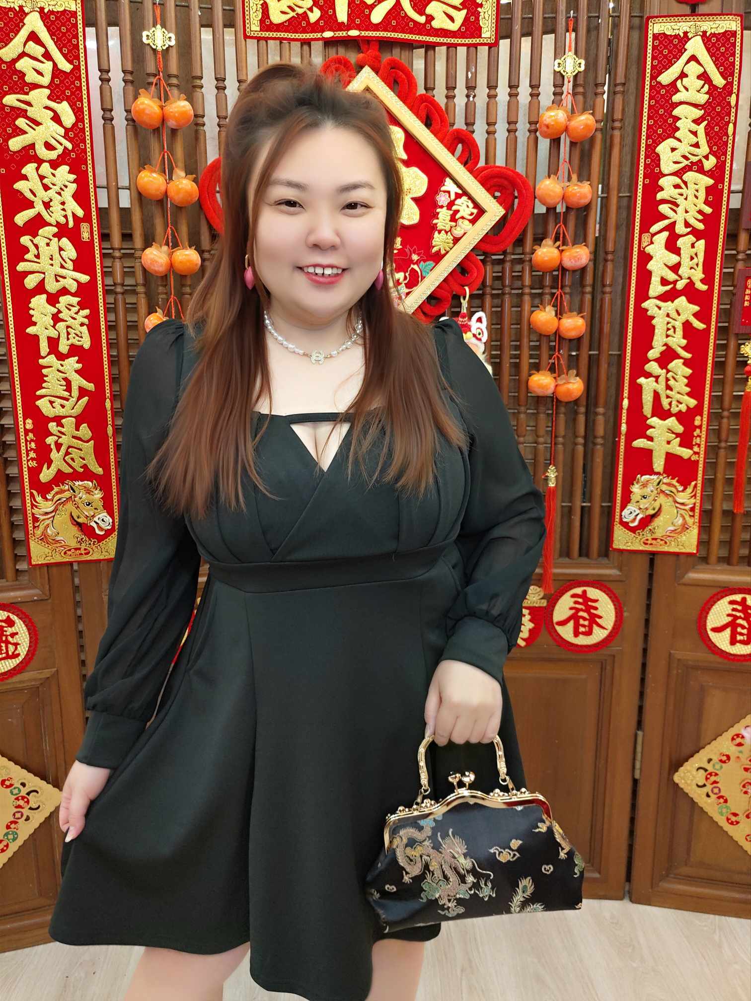 DBC07 胸前褶皱镂空设计方领连衣裙