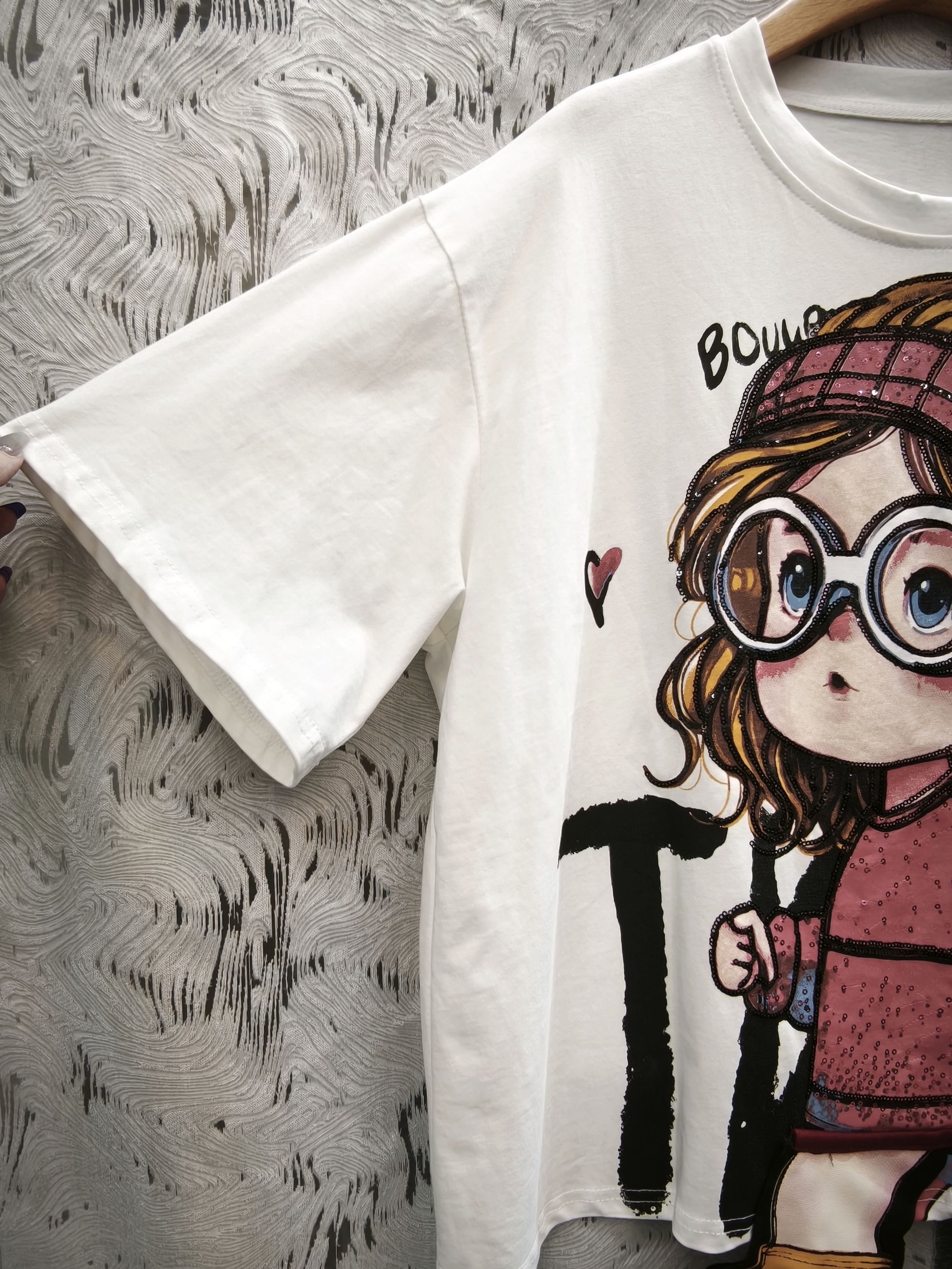 立體腳仔四眼妹T