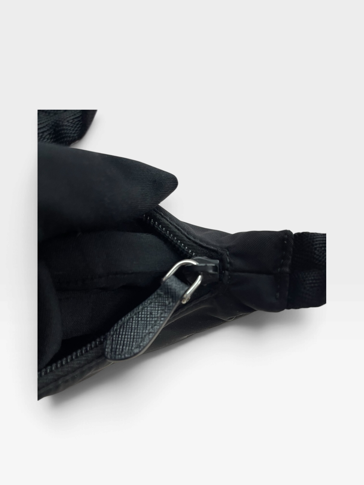 Pre-Owned Prada Re-Edition 2000 Re-Nylon/Product Code:102203