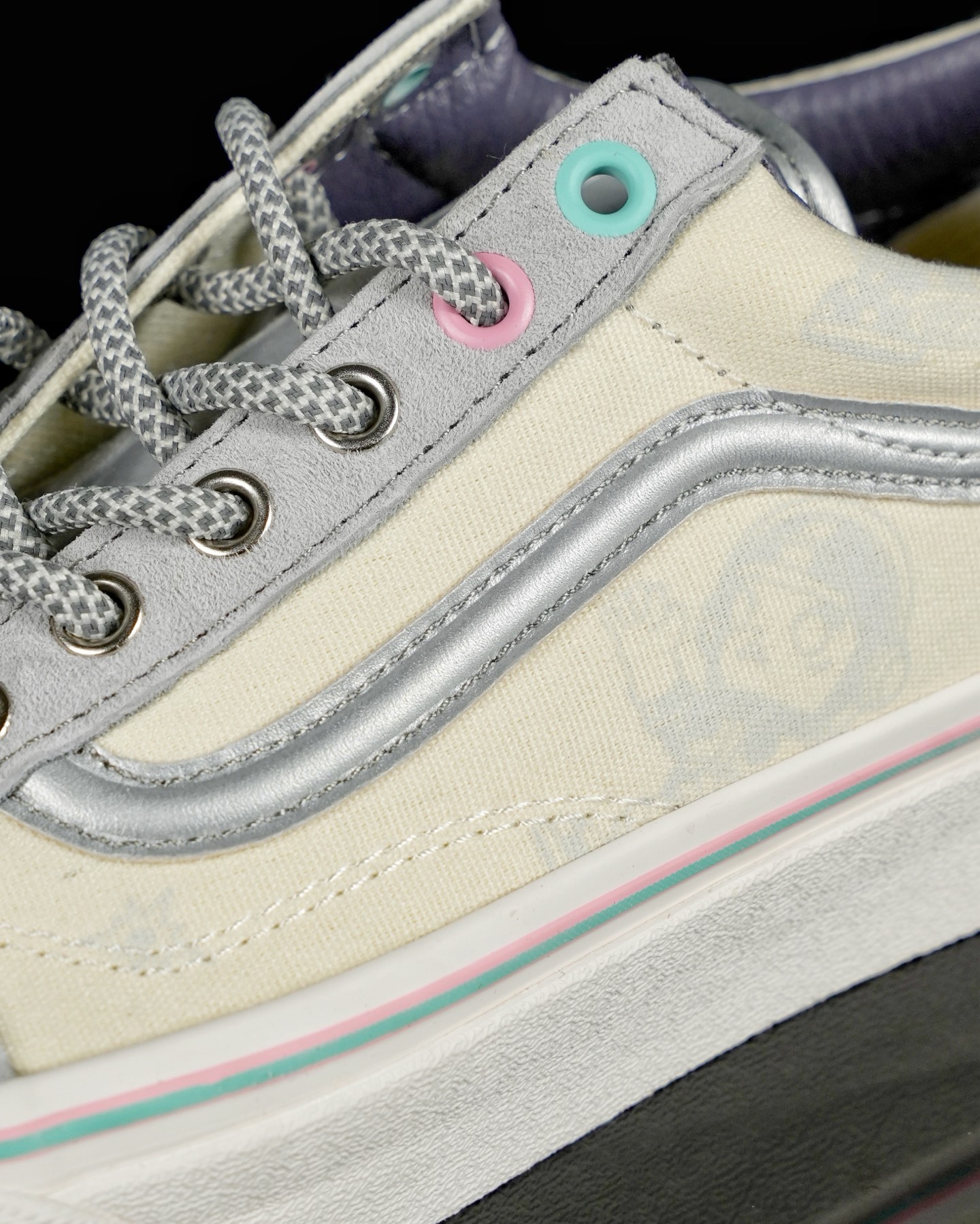 Vans Old Skool Pop Mart Space Molly VN000E9TBP1