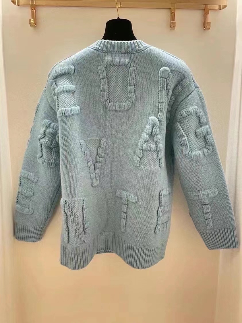 💢清貨價💢 BV 壓花字母冷衫 Size XS/S 