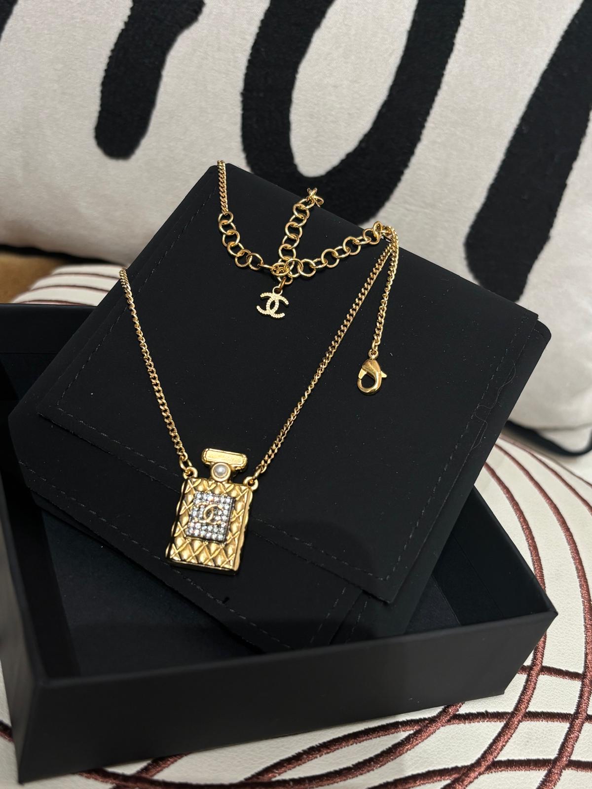 CHANEL CC RHINESTONES PERFUME BOTTLE NECKLACE A20A 金色金屬CC水鑽香水樽頸鏈 100%Authentic ,unused全新未使用品 ✅box 