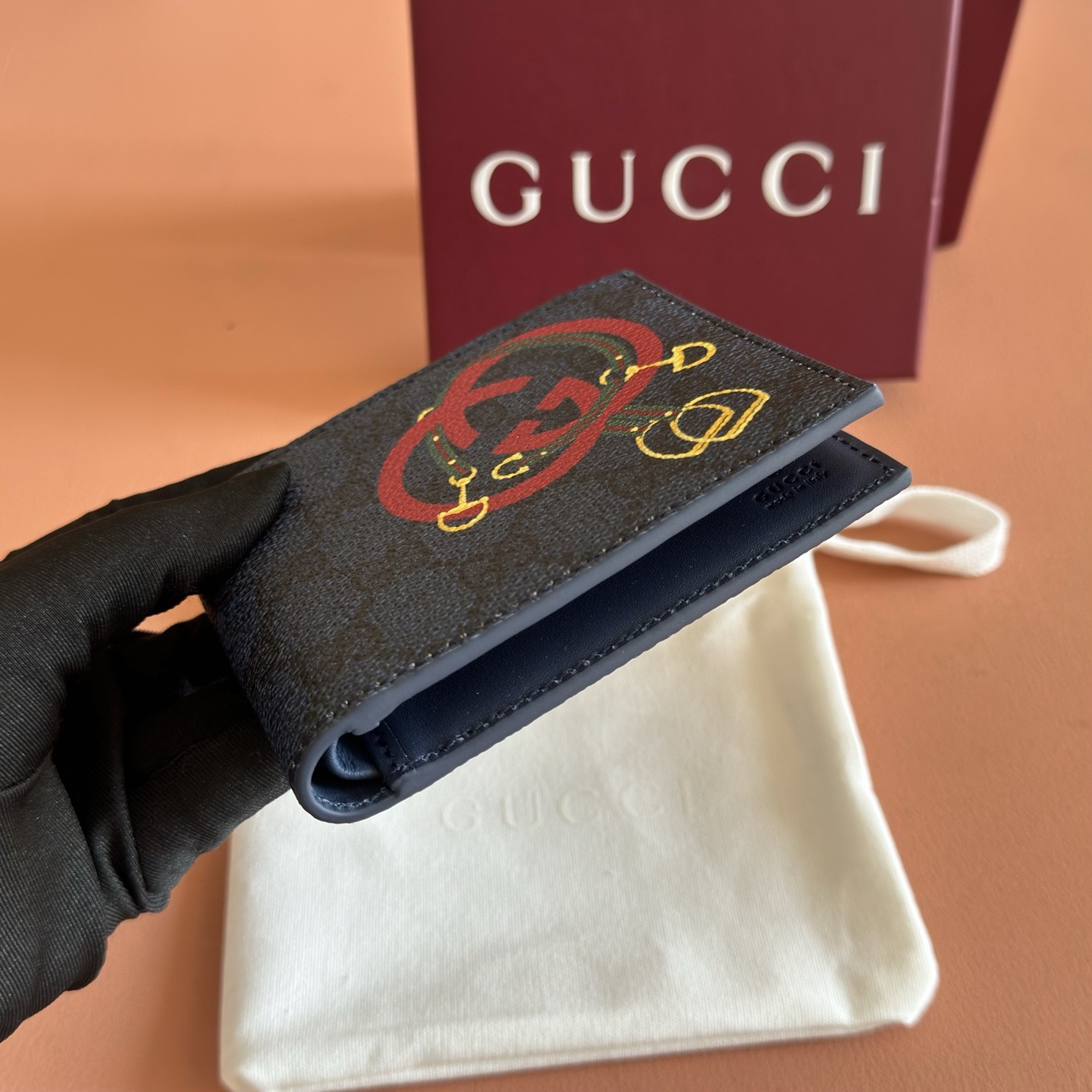 【原單】GUCCI 新年系列互扣式G馬鐙印花雙折銀包