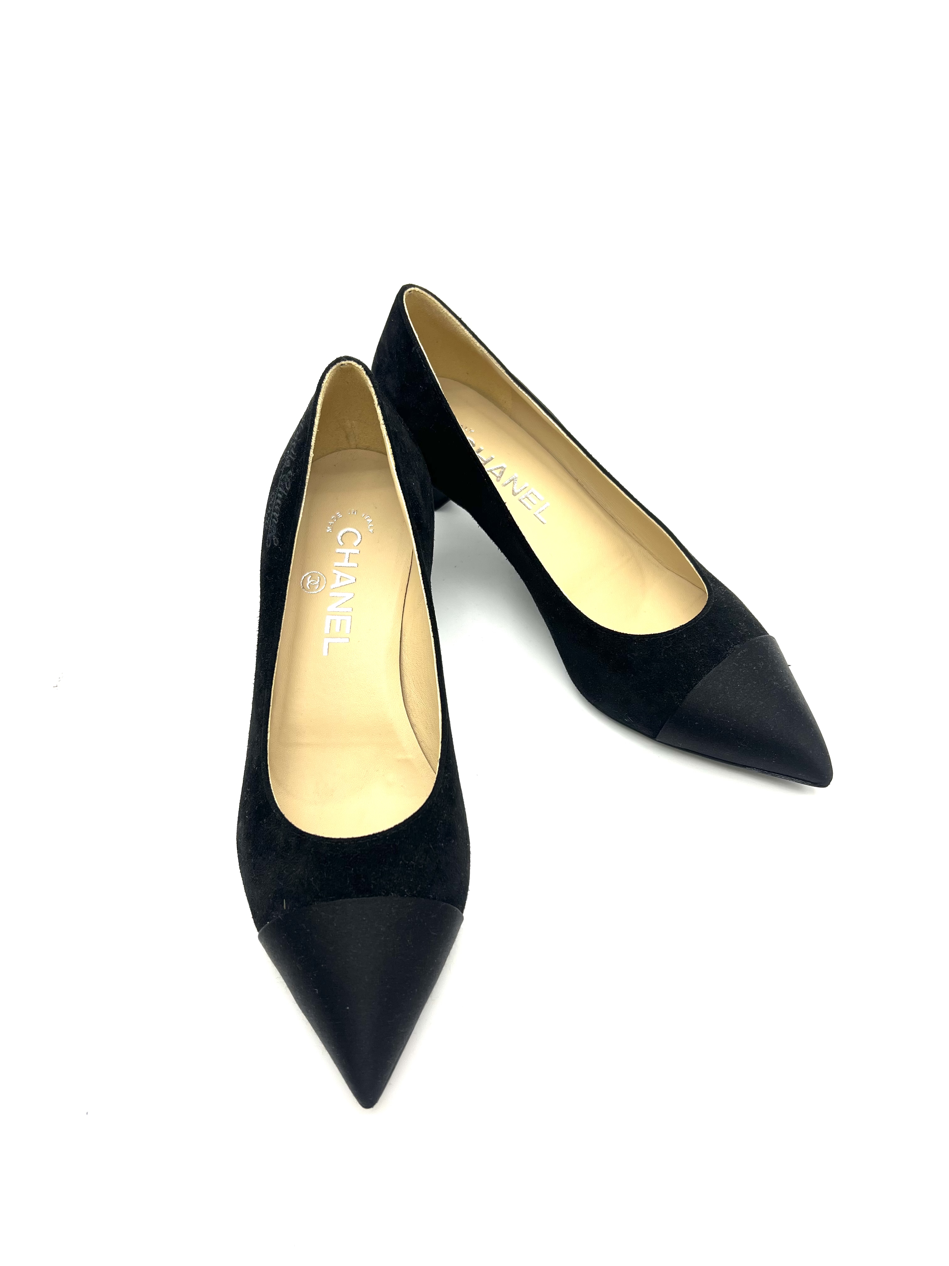 Pre-owned Chanel Black Suede Kitten Heels / Product Code: 26052102