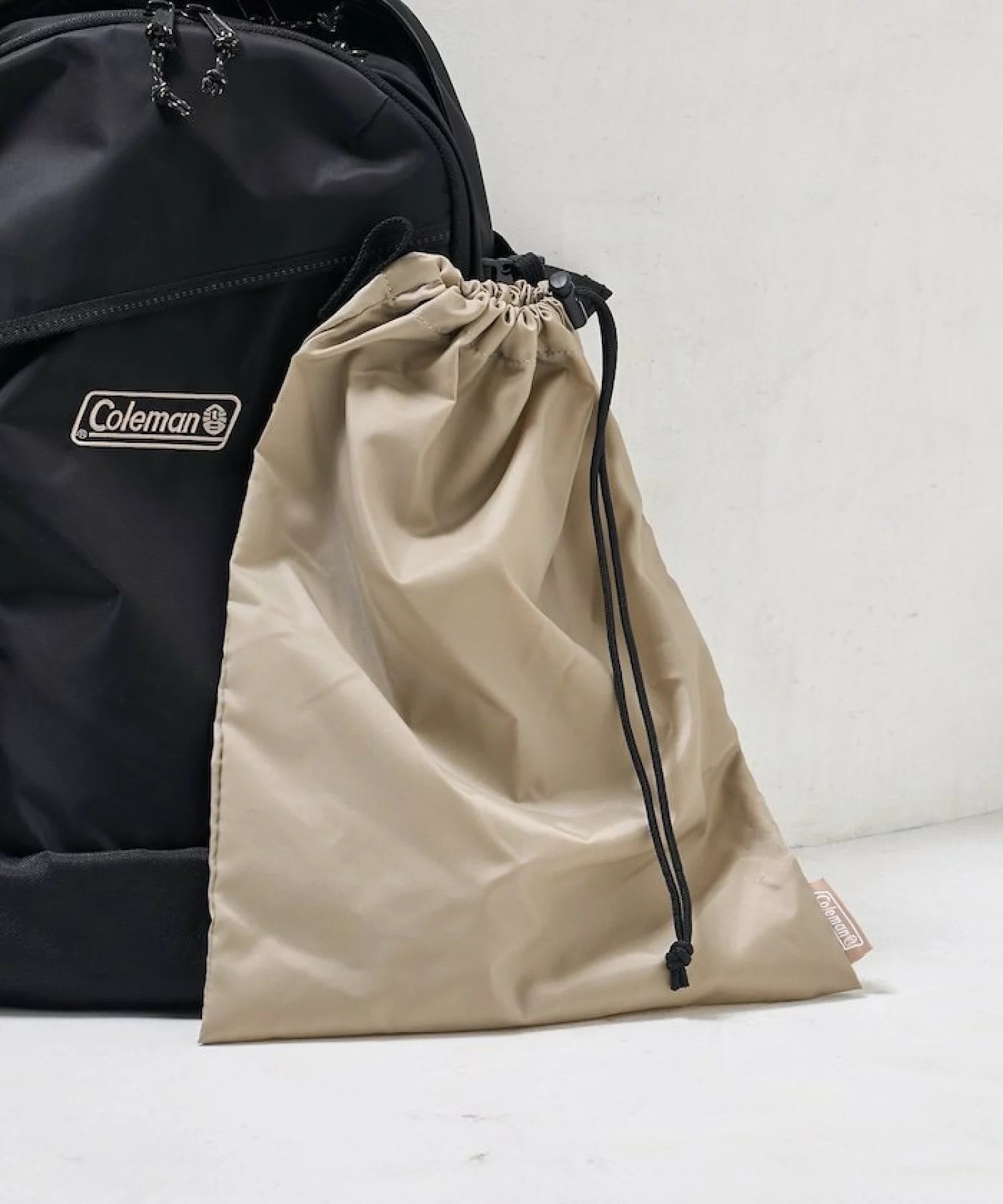 日本代購【 2026新商品 日本直送 FREAK'S STORE x Coleman 別注版 Walker 輕量尼龍 25L 背囊  |  FREAK'S STORE  Exclusive Walker 25L Backpack - Lightweight Nylon 】