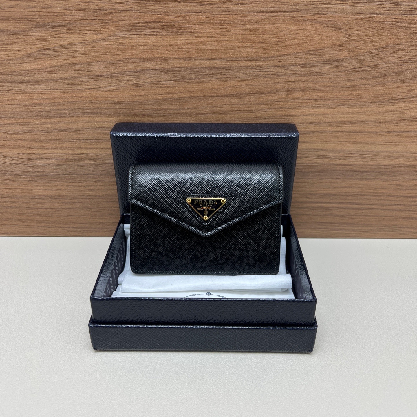 【預訂貨品】Prada 十字紋牛皮卡包